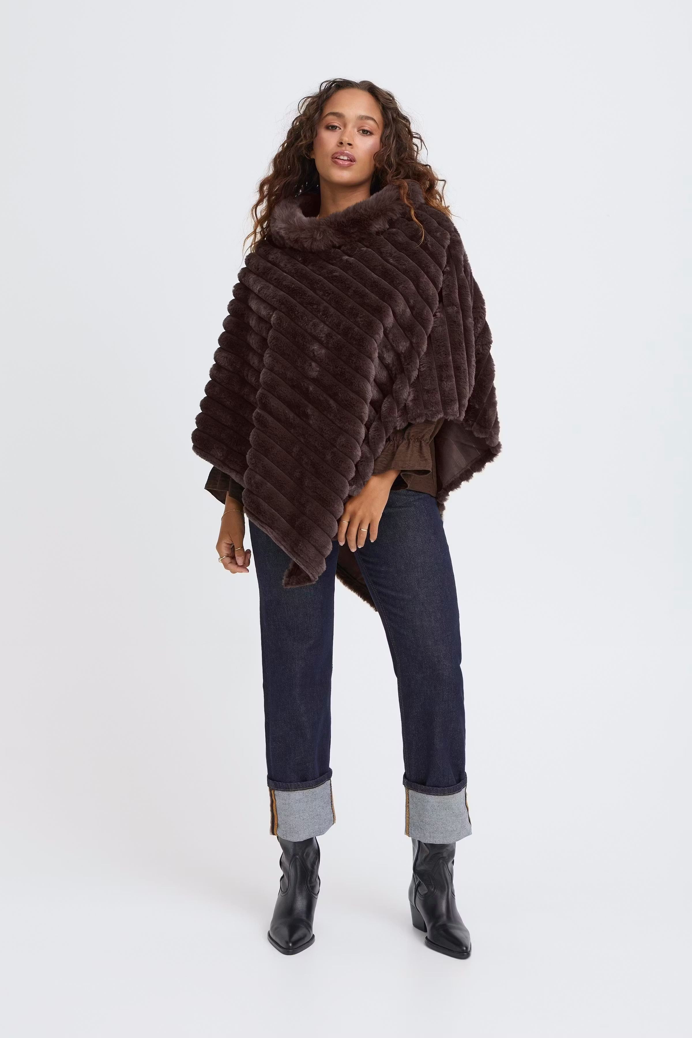 SBDANIO Poncho LOOKBOOK FRONT 22101097-191109