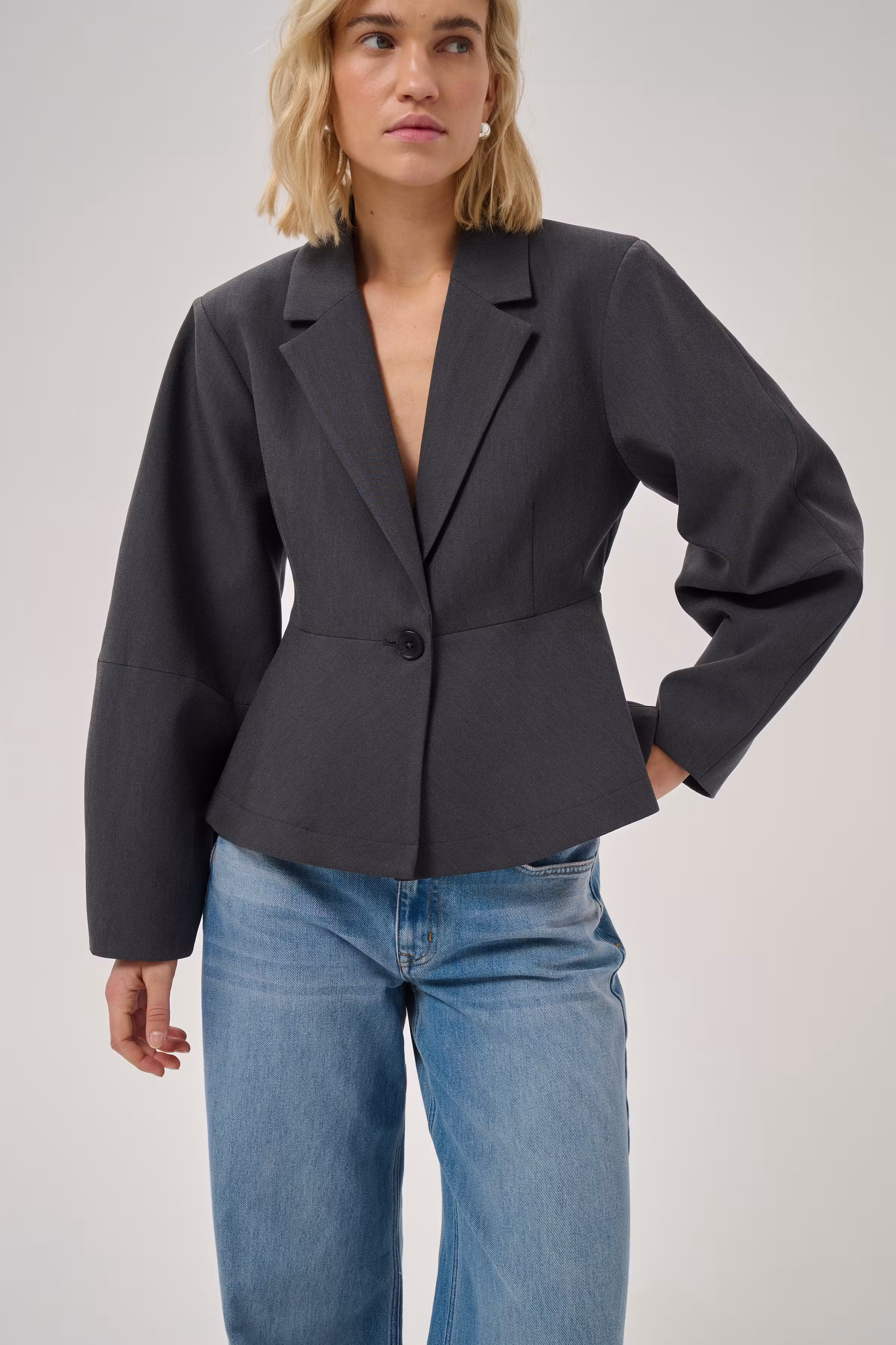 MWEvie Blazer LOOKBOOK DETAIL 10705705-100379