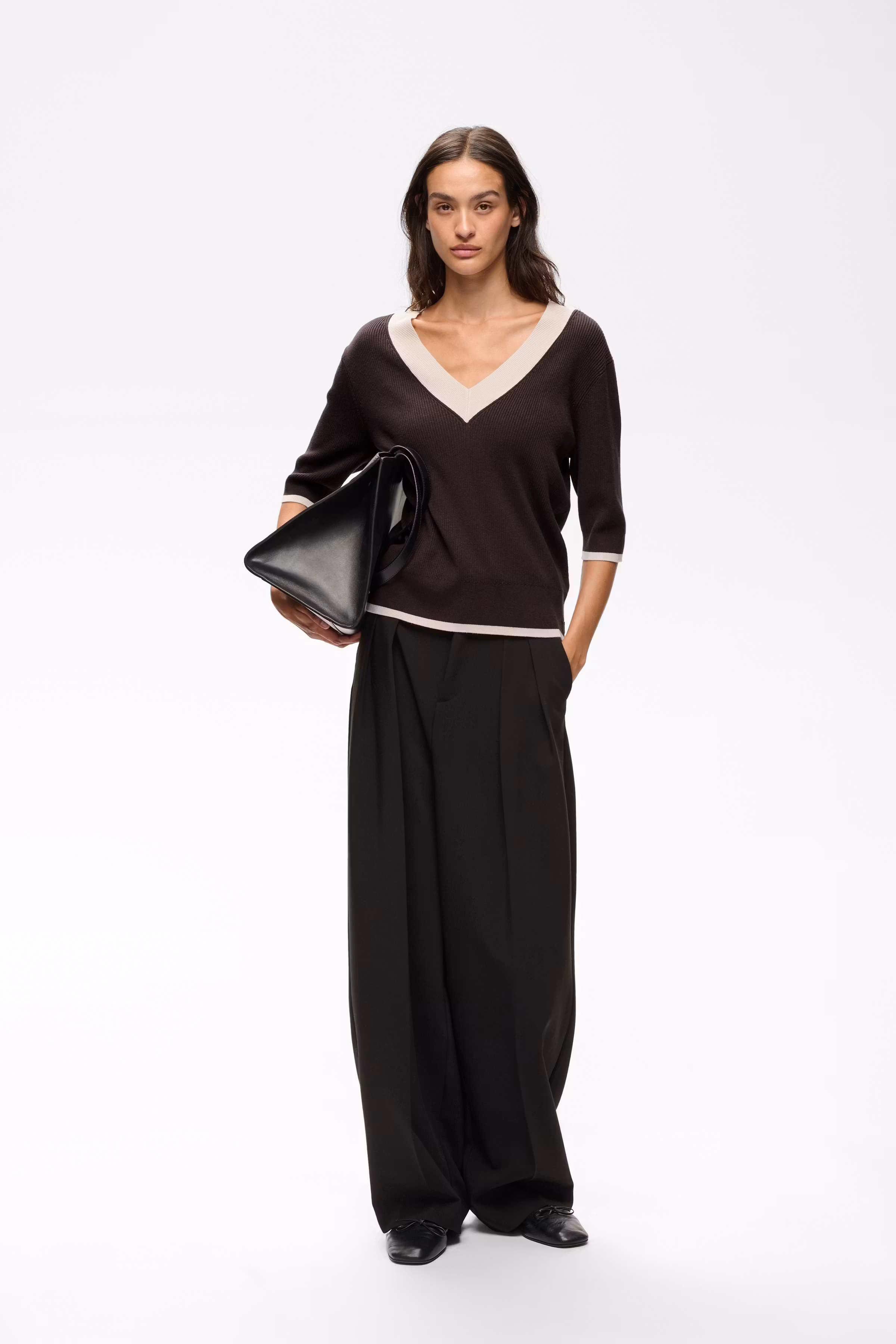 LeenahIW V-Neck Pullover LOOKBOOK FRONT 30110675-191109