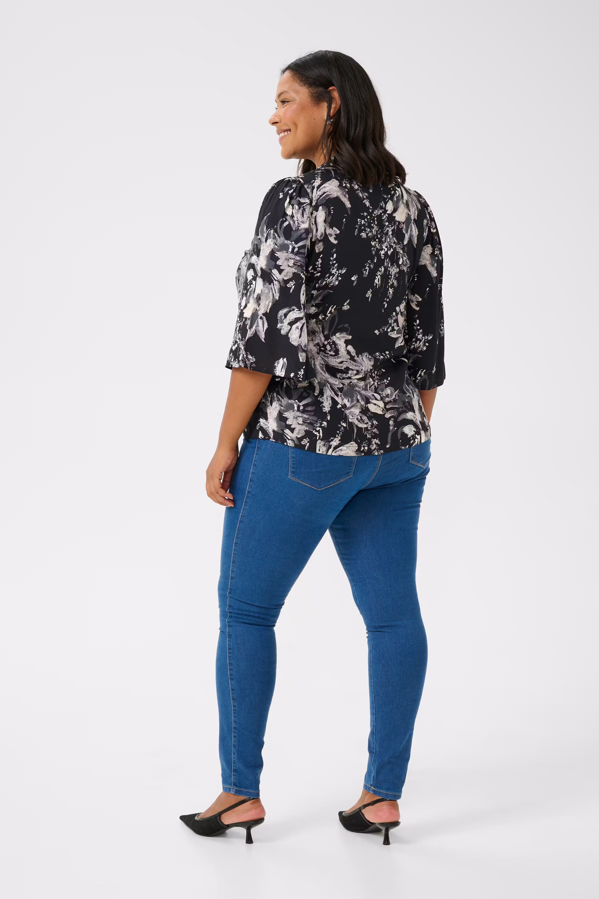 KCmona Blouse LOOKBOOK BACK 10583229-107152