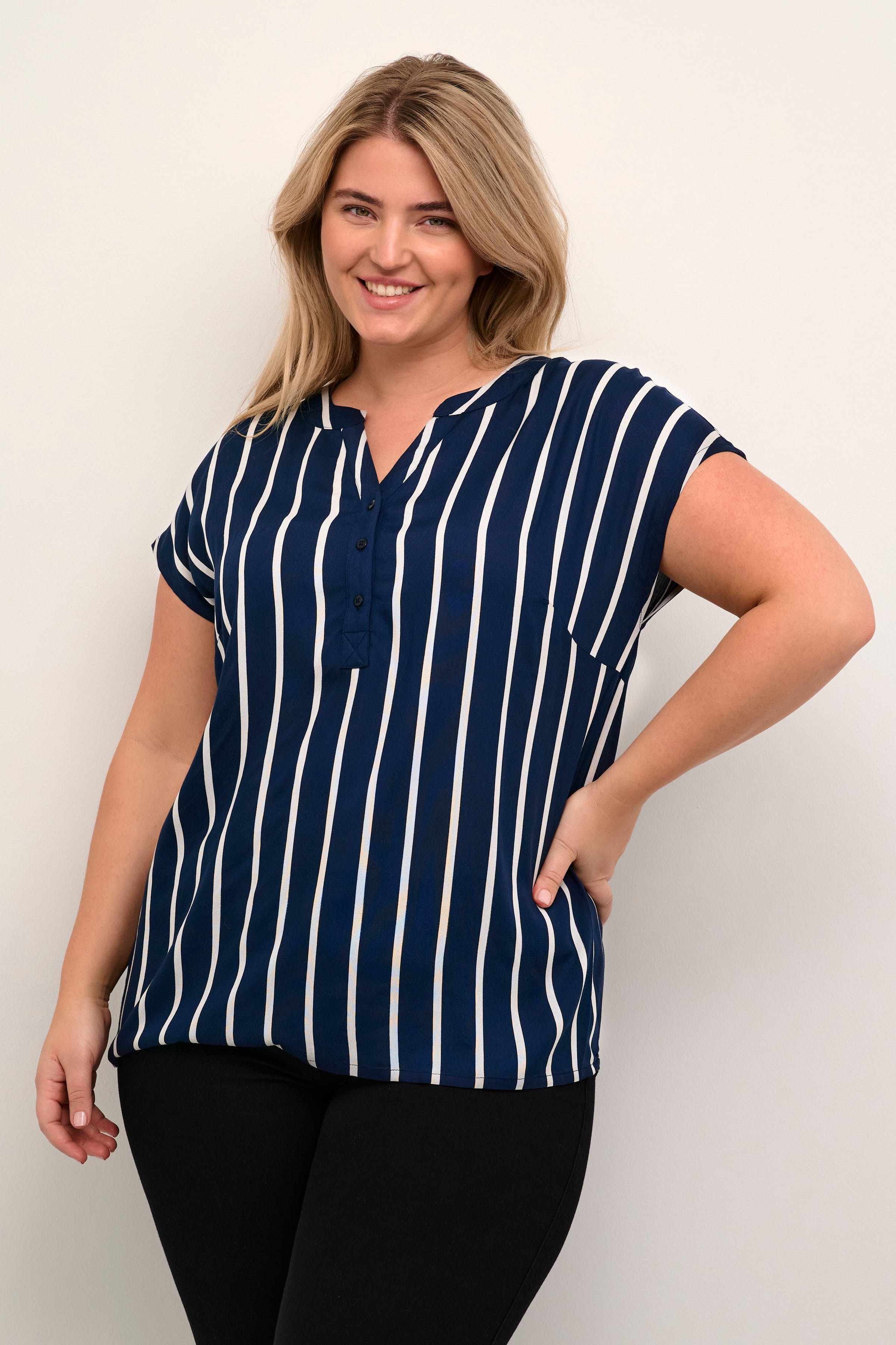 KCsida Blouse LOOKBOOK FRONT 10581573-105120