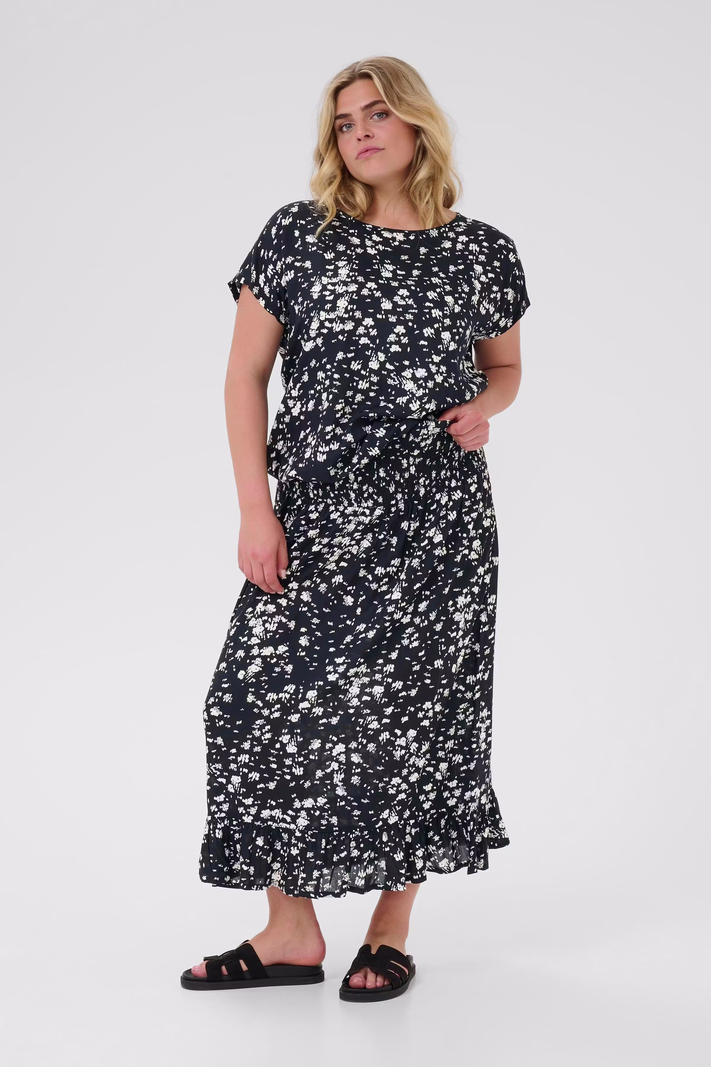 KCbella Bluse LOOKBOOK FRONT 10582488-107908