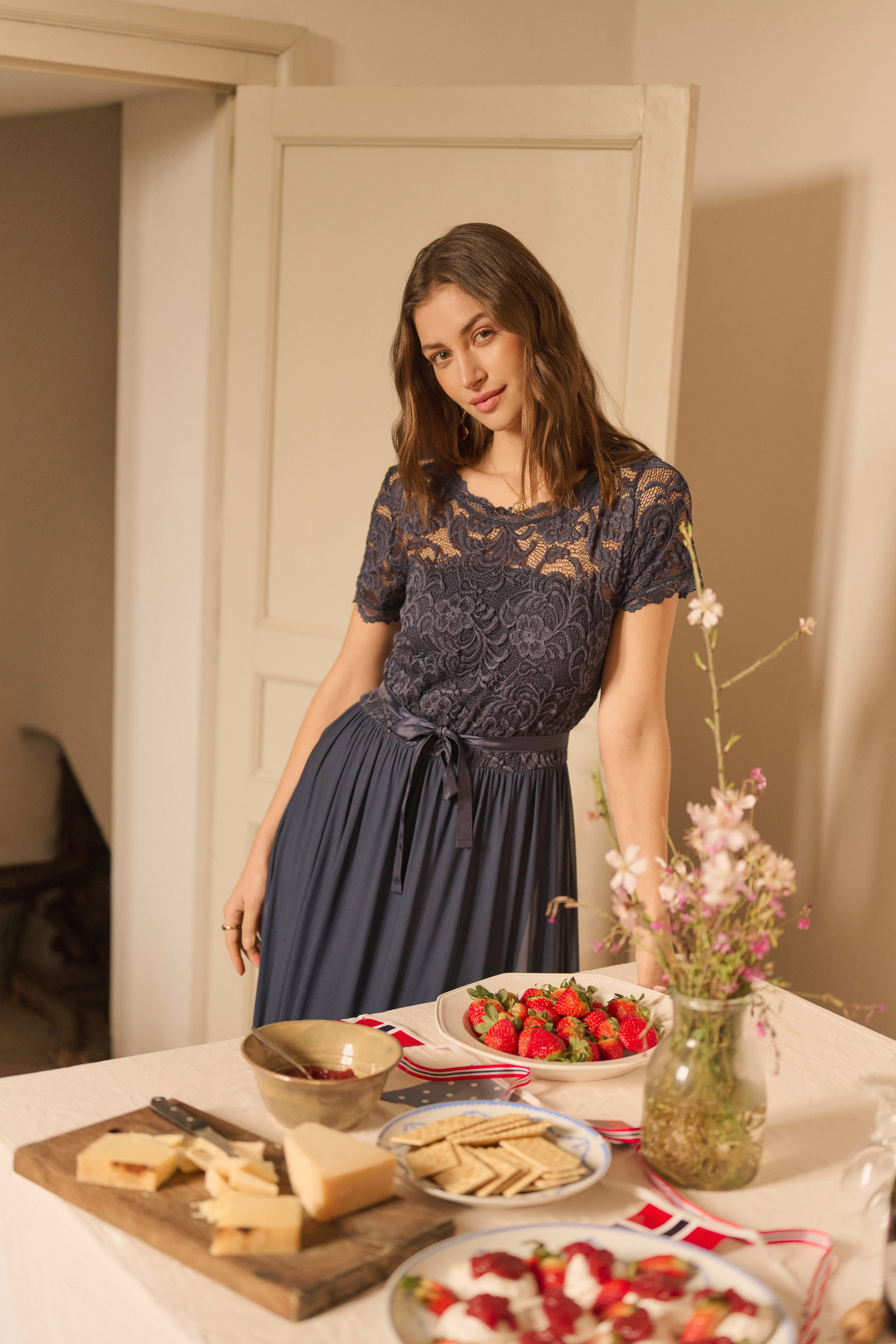 CRSylvie Kleid LOCATION NONE 10615025-193923