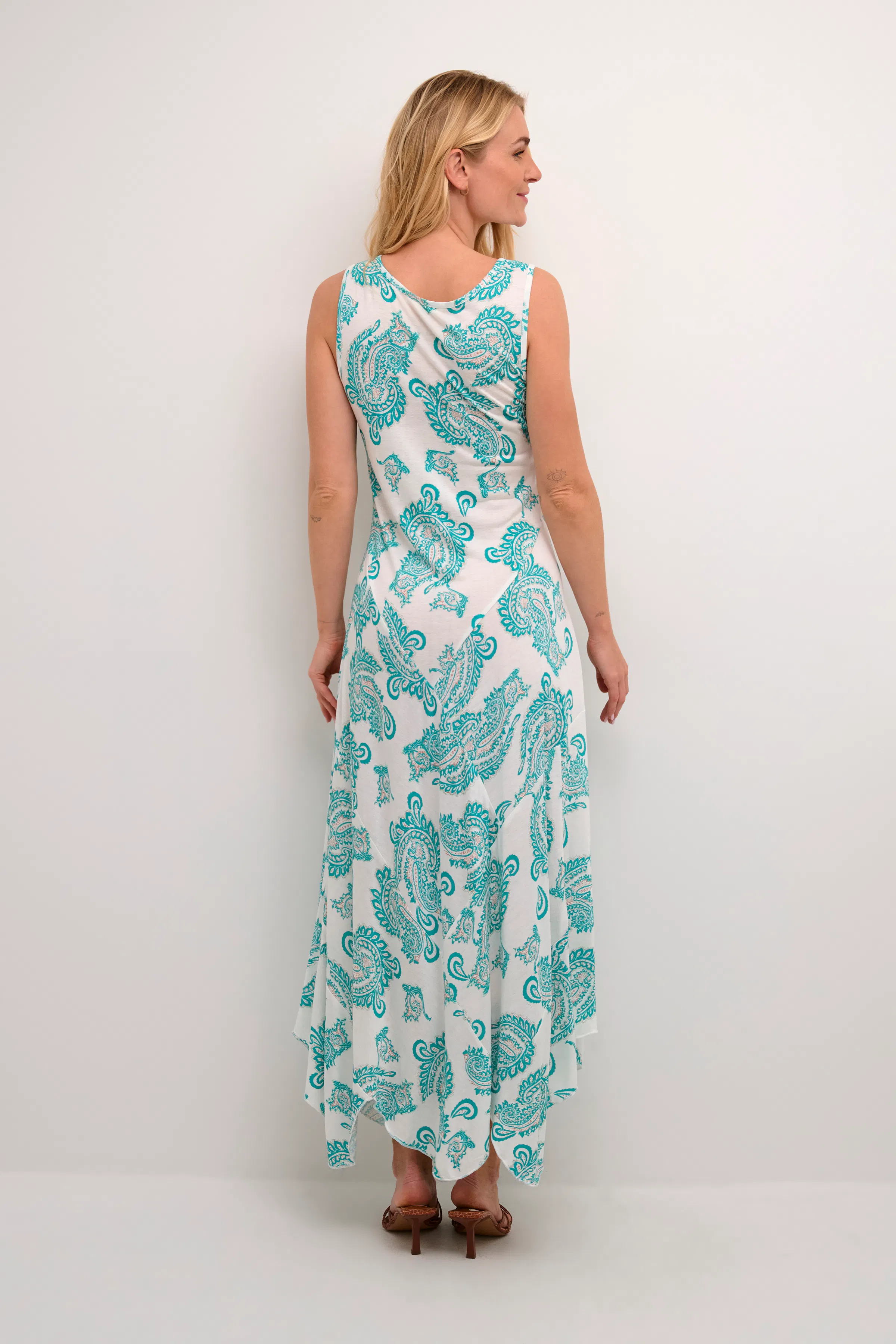 CRBastilla Kjole LOOKBOOK BACK 10608110-106835