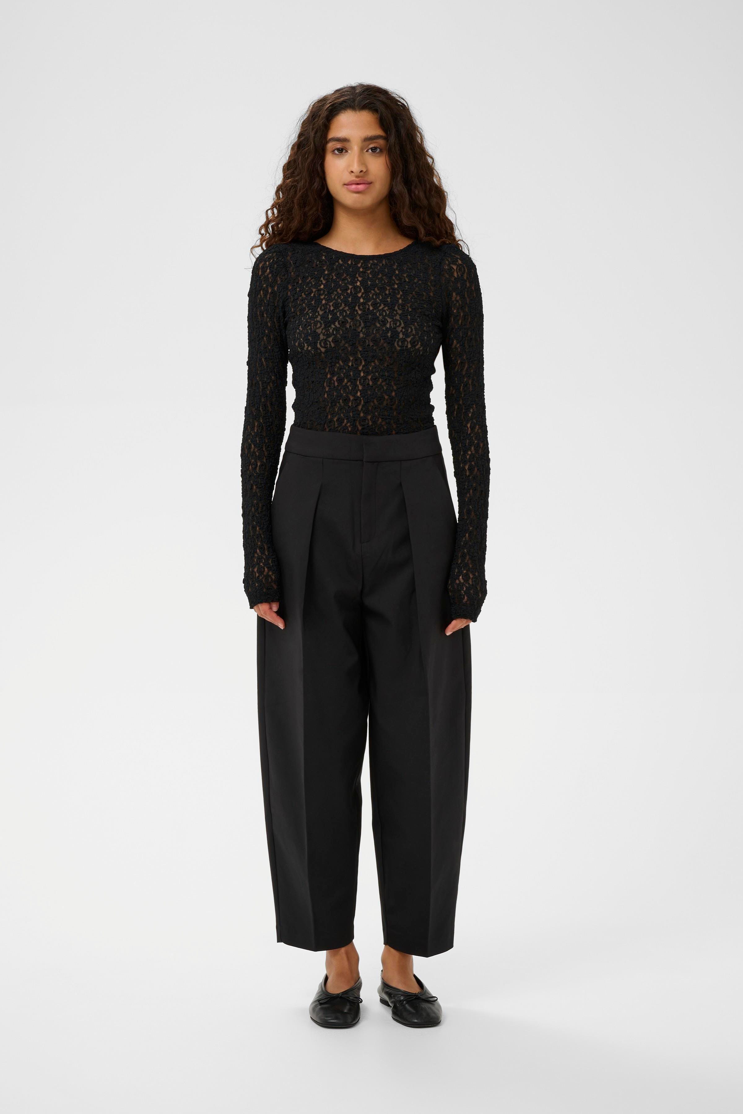 RissaIW T-shirt LOOKBOOK FRONT 30110403-194008