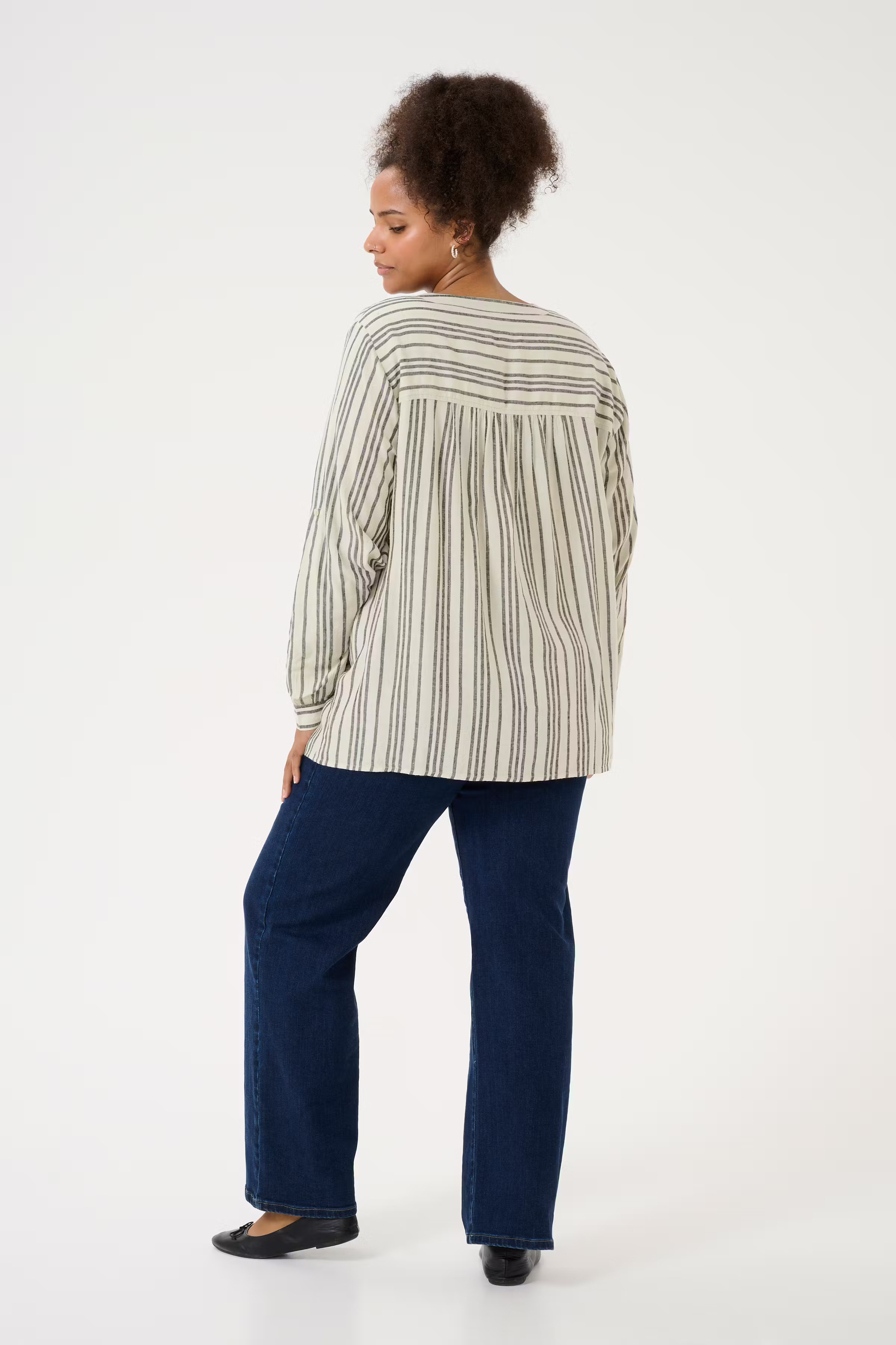 KCmille Linen Blouse LOOKBOOK BACK 10582215-107124