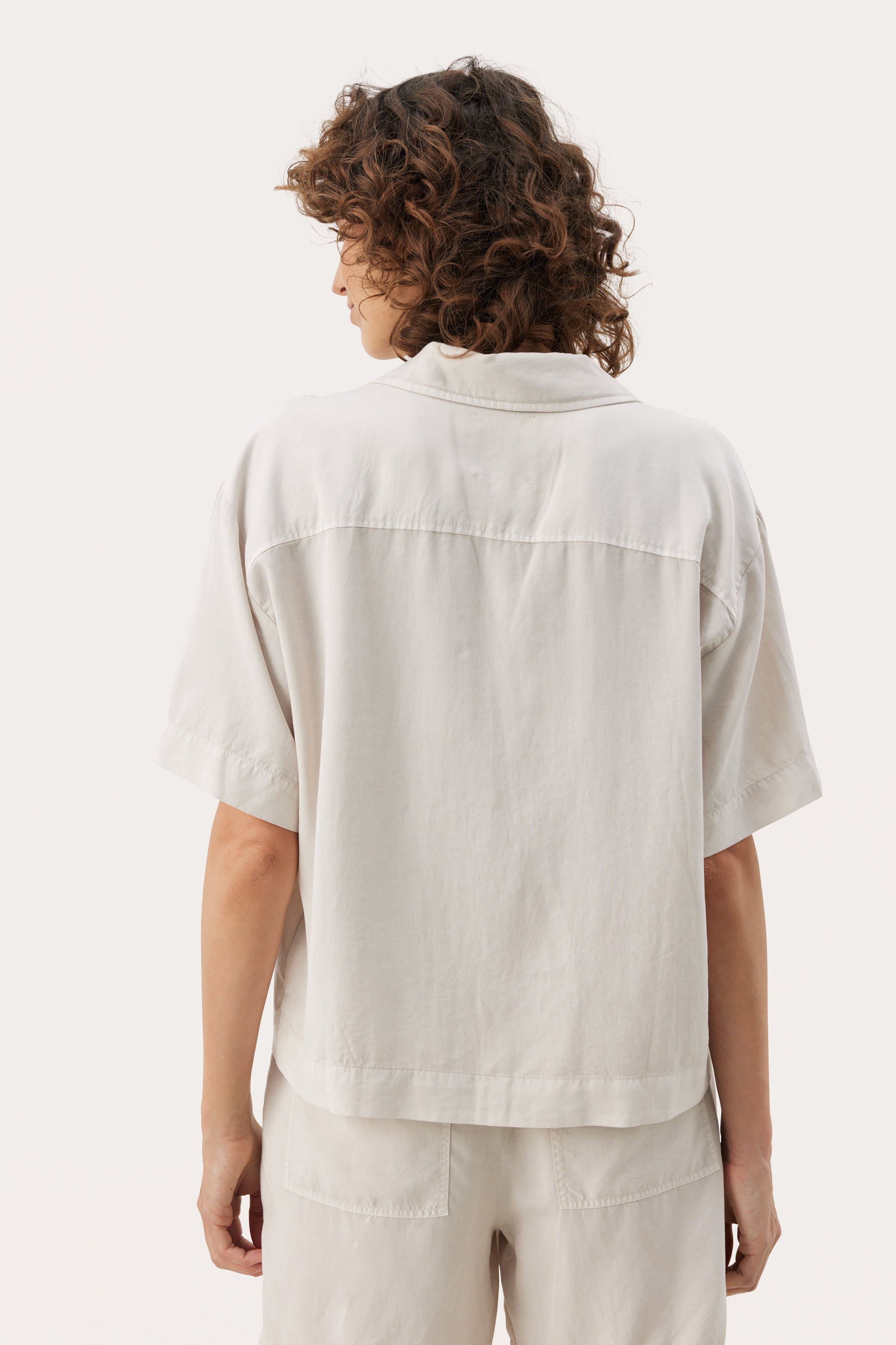 JeyaPW Hemd LOOKBOOK BACK 30308788-130400