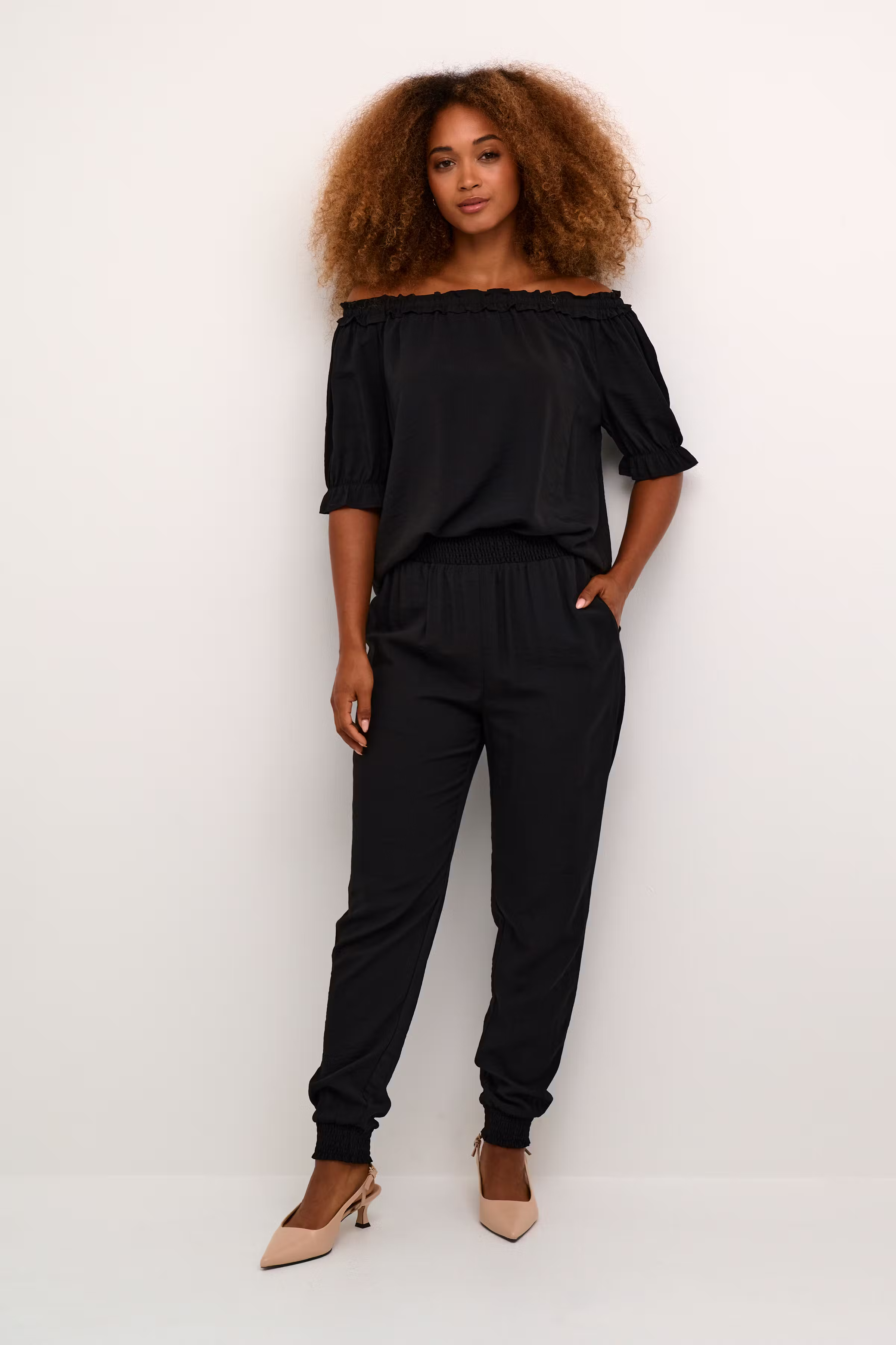 CRIrina Byxor LOOKBOOK FRONT 10612463-100120