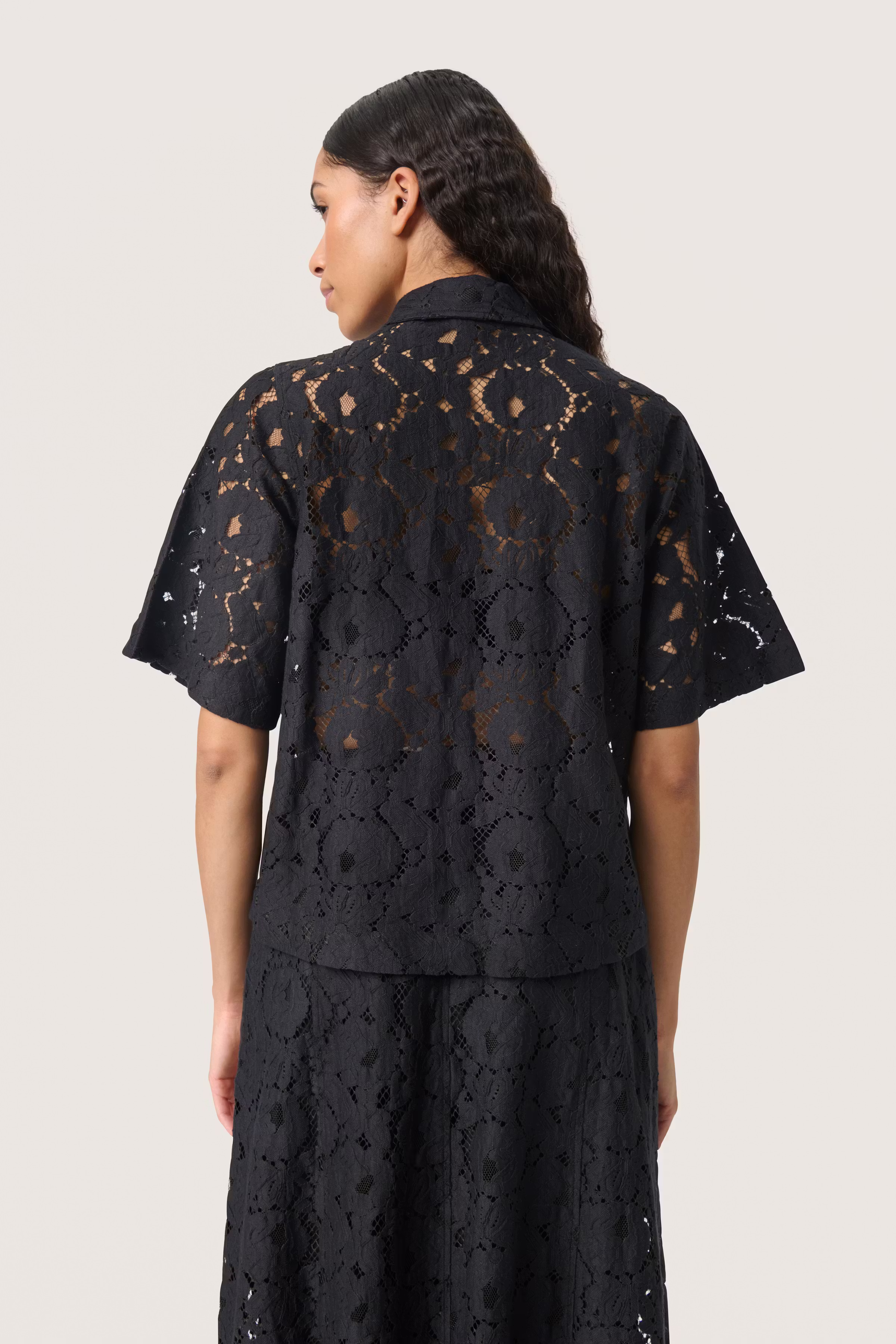 SLTaya Blouse LOOKBOOK BACK 30408629-194008