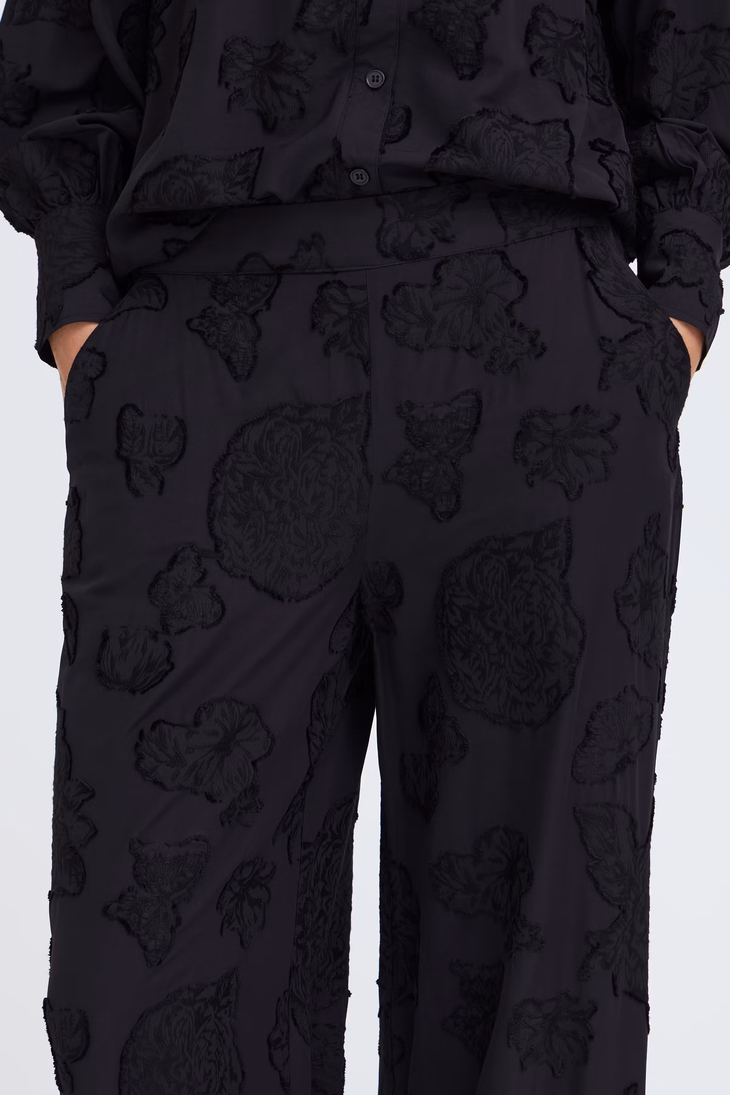 BYGURO Trousers LOOKBOOK DETAIL 20819729-194008