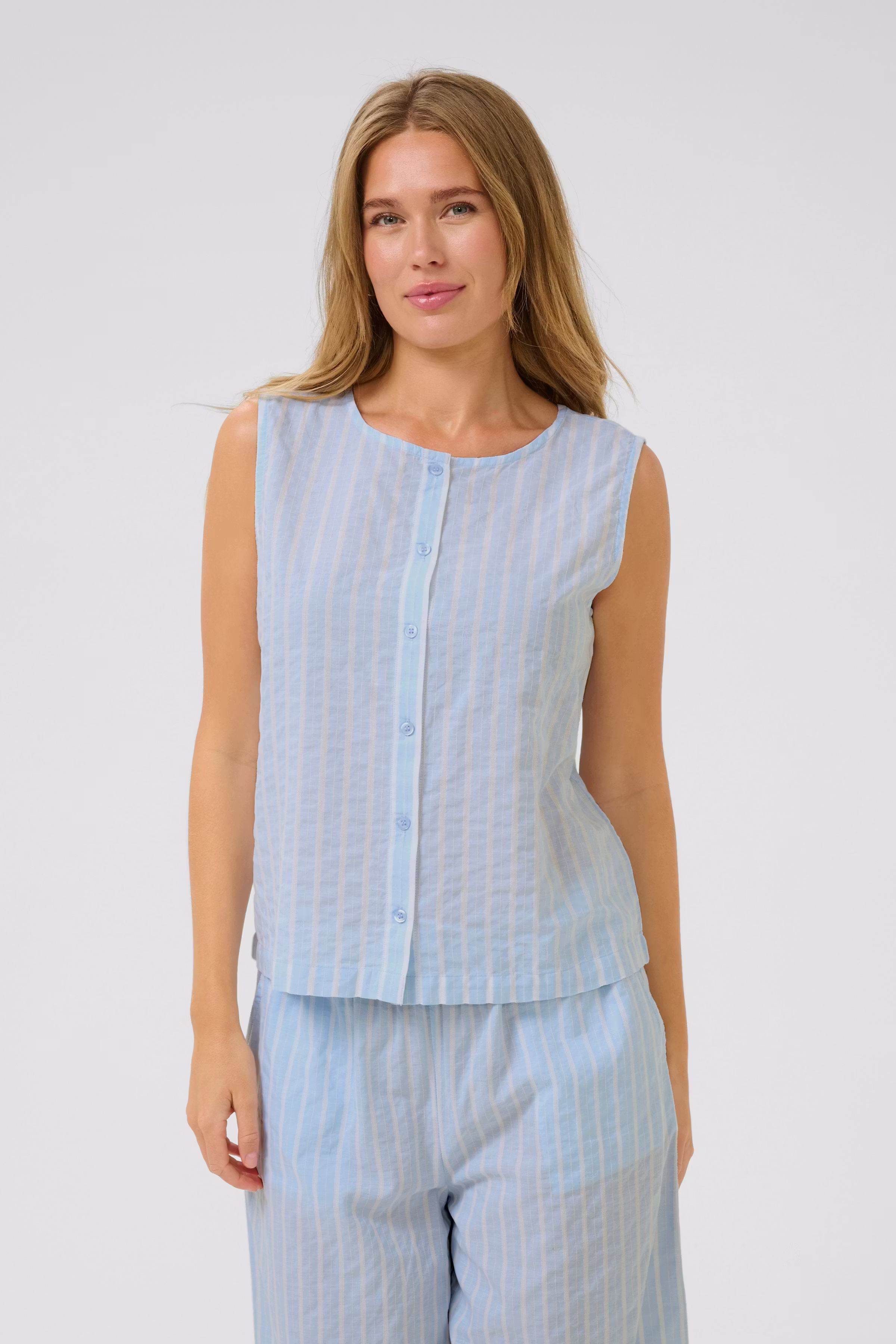 KAsara Bluse LOOKBOOK FRONT 10510044-107492