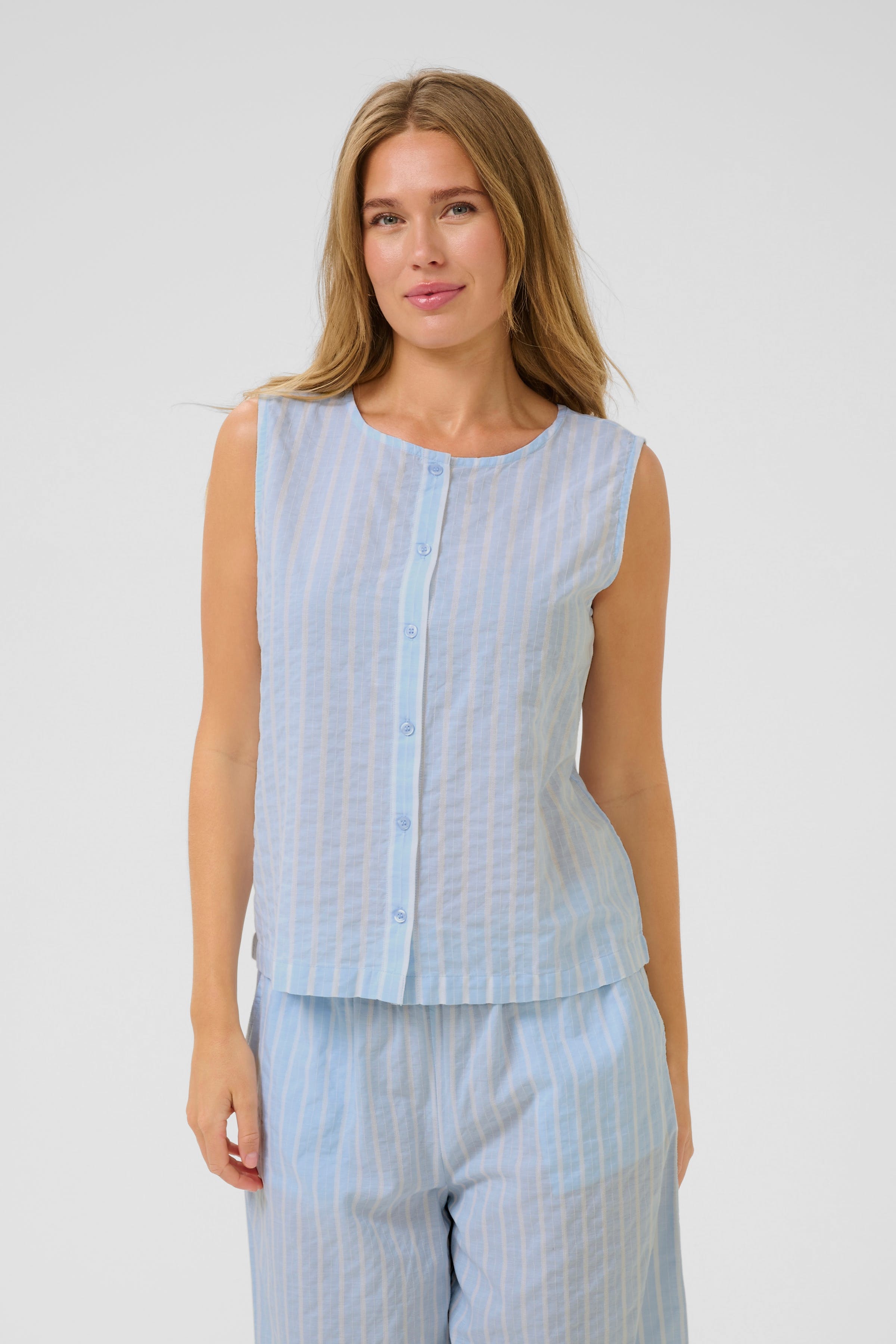 KAsara Bluse LOOKBOOK FRONT 10510044-107492