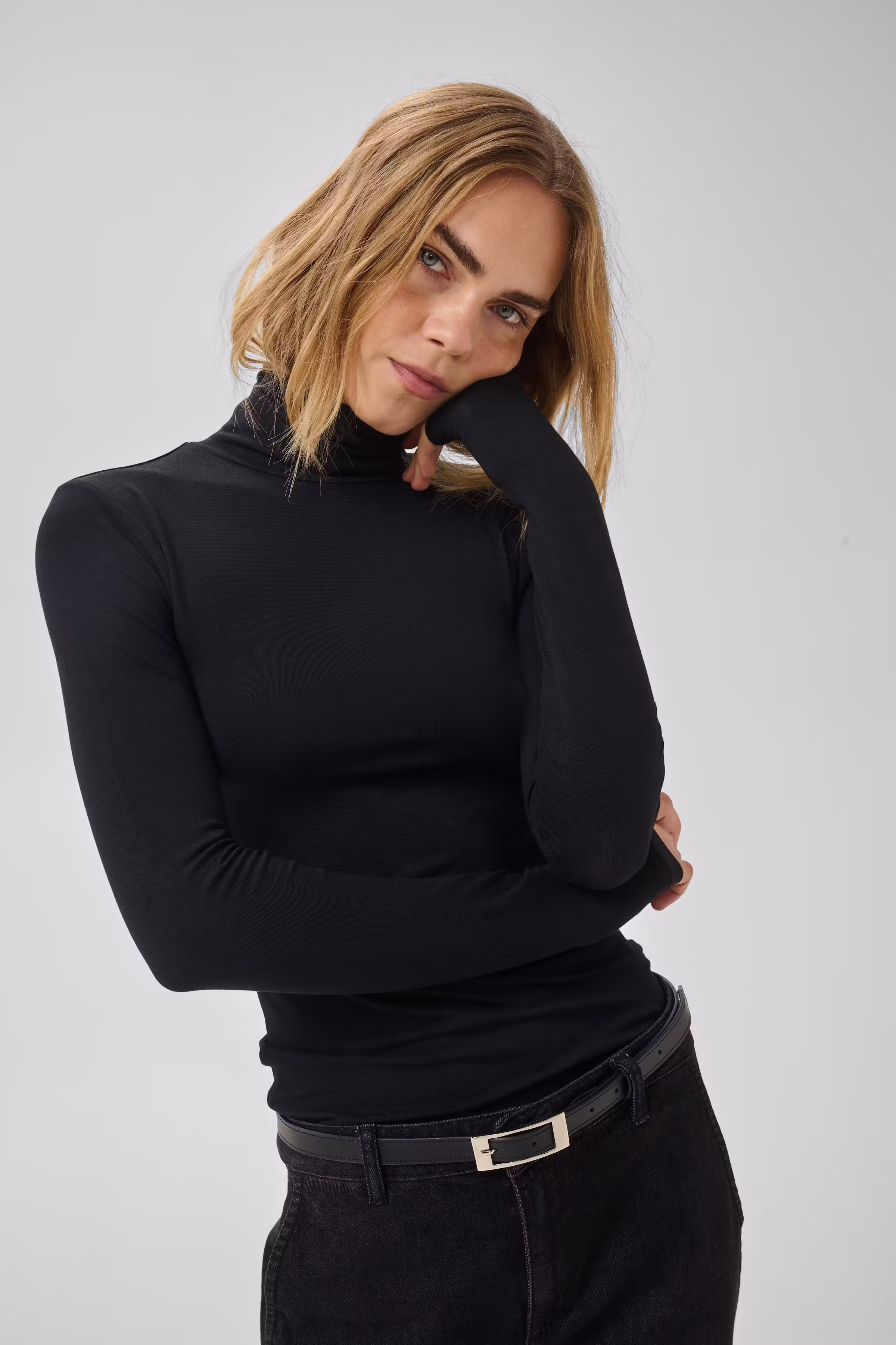 17 THE MODAL ROLLNECK LOOKBOOK DETAIL 10704972-100031