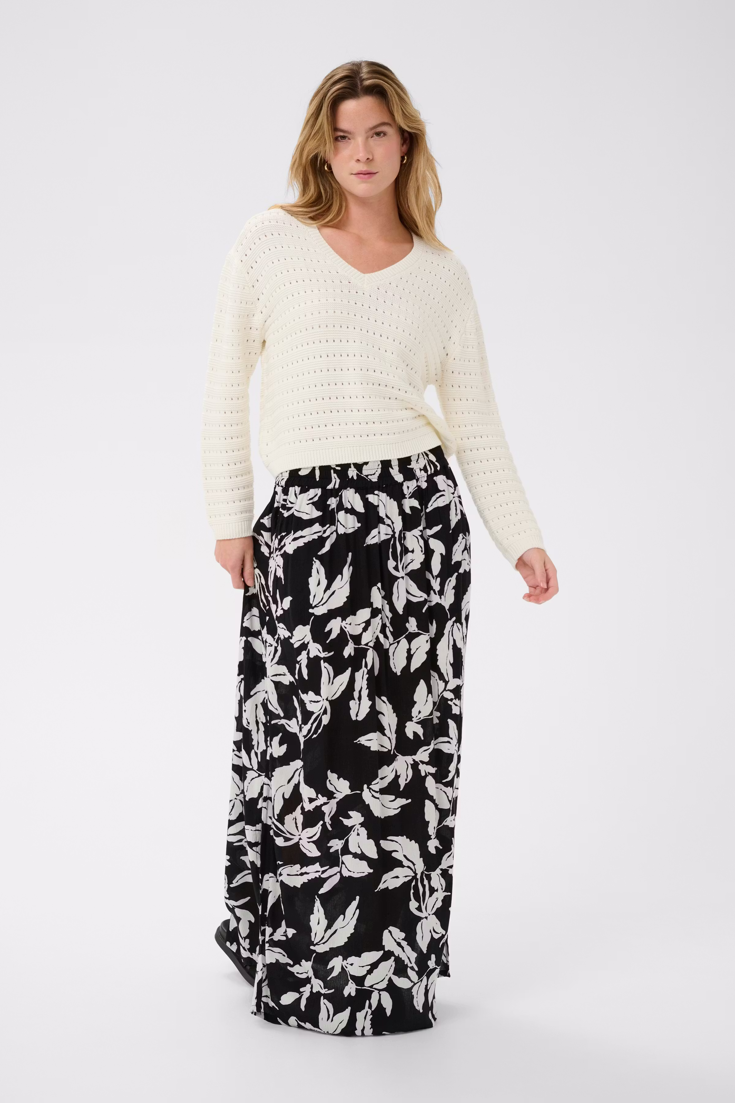 KAedita Skirt LOOKBOOK FRONT 10509813-109244