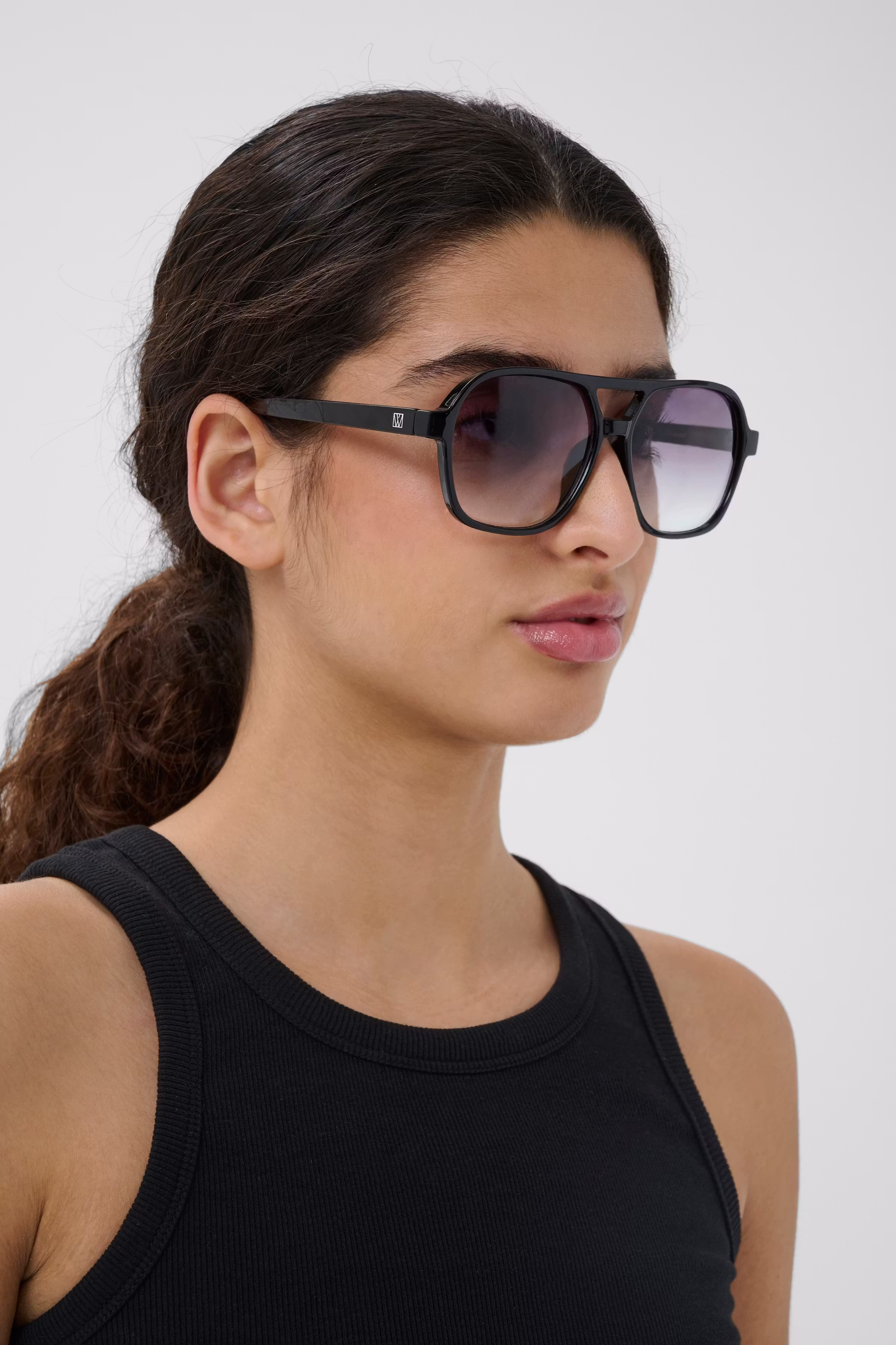 BELGIEIW Sunglasses LOOKBOOK DETAIL 30112312-194008