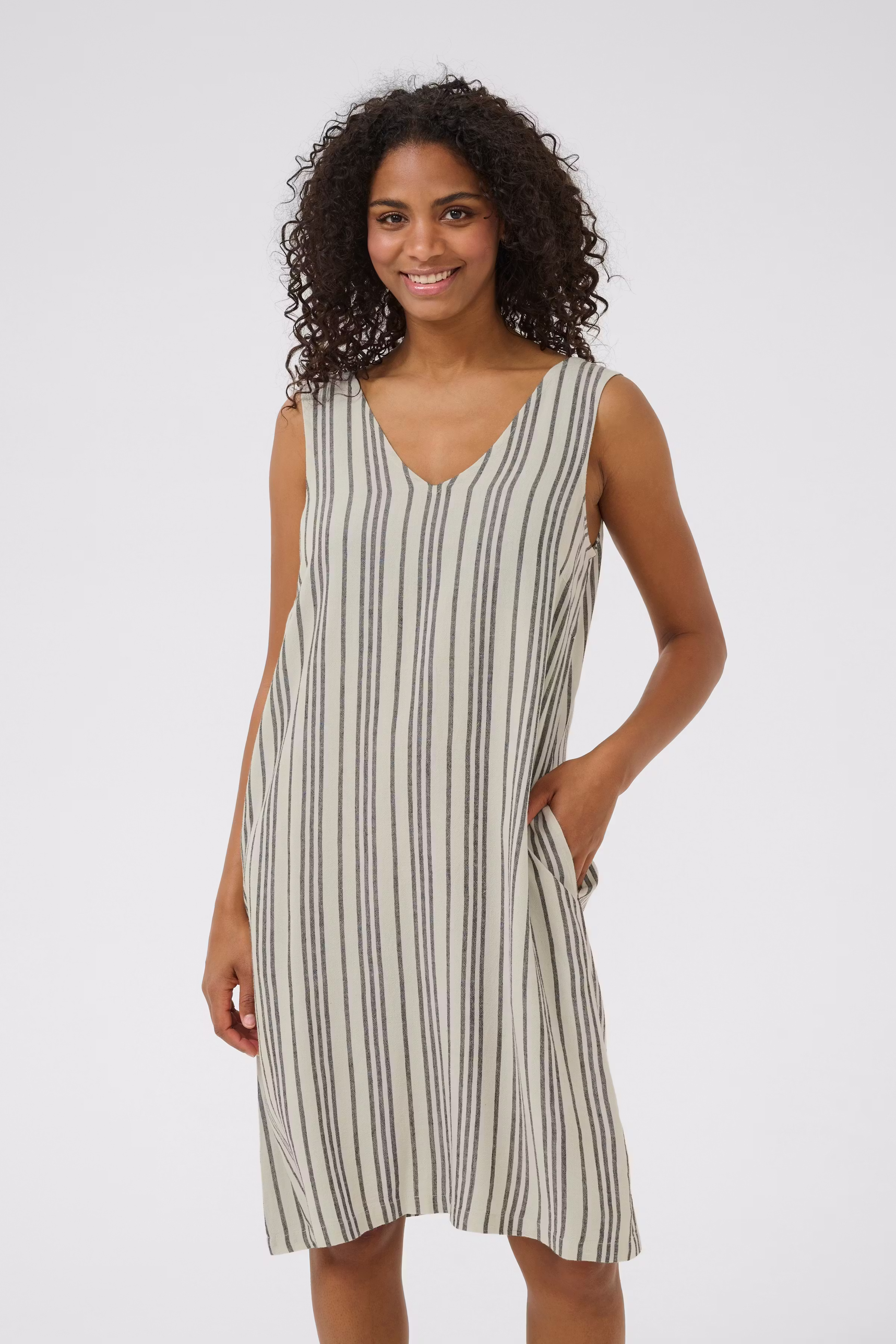 KAmilia Kleid LOOKBOOK FRONT 10509690-107124