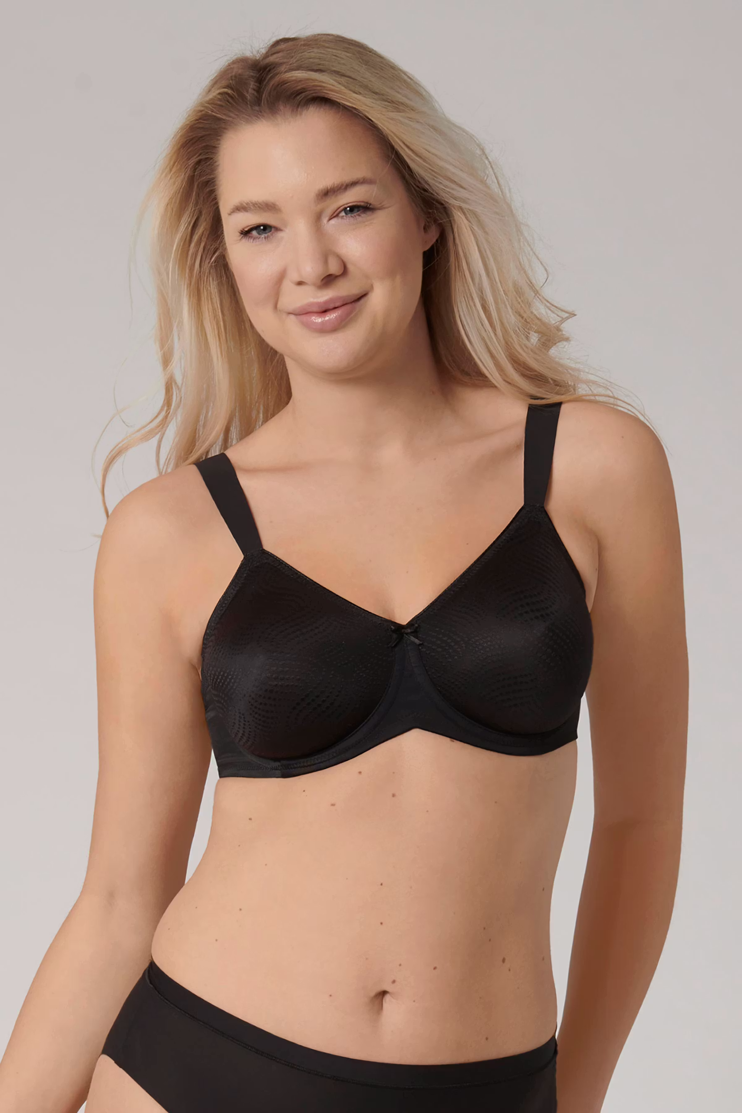 EssentialMinimizer Bra LOOKBOOK FRONT 40500040-T4
