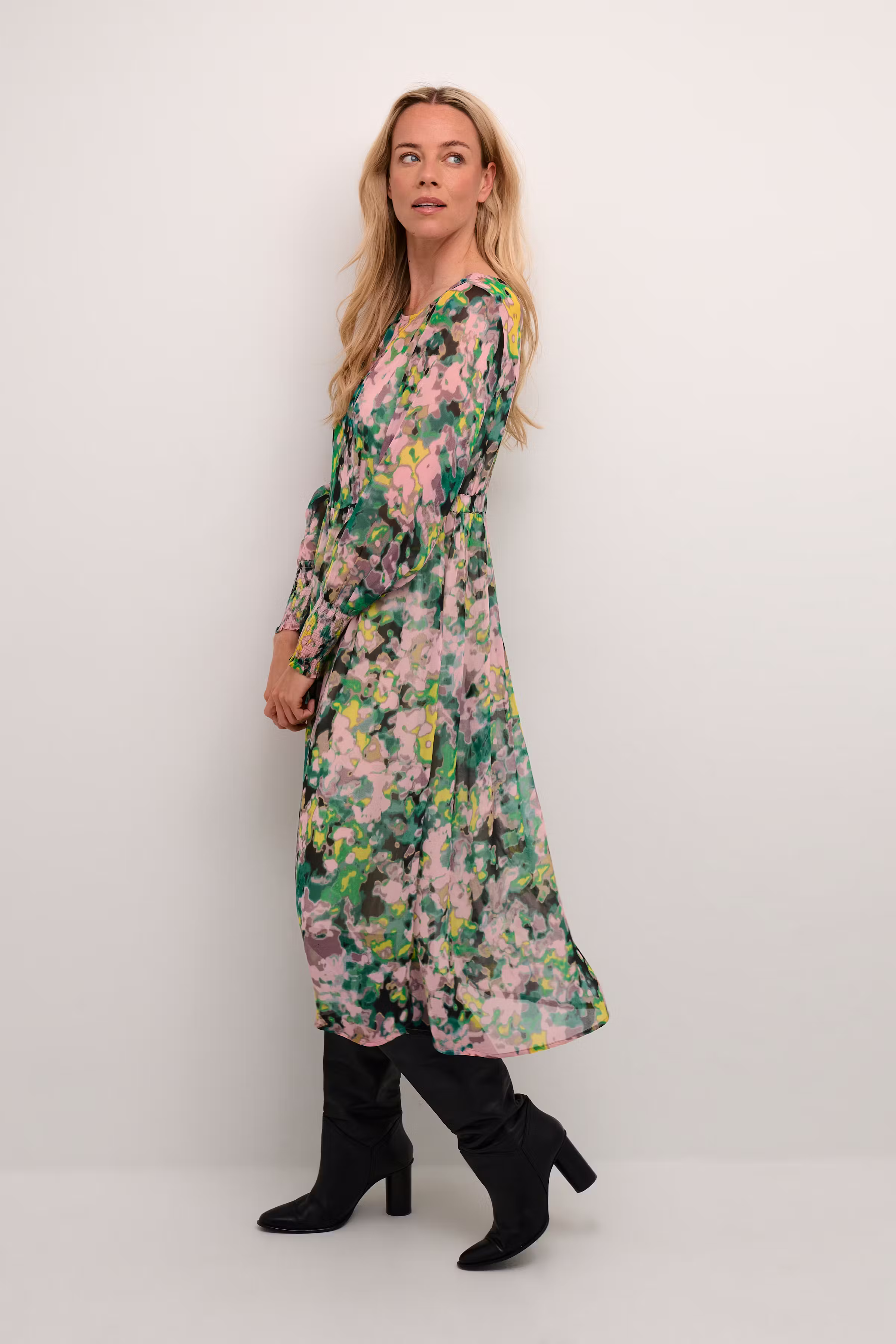 CRBirgitta Robe LOOKBOOK FRONT 10612159-105253