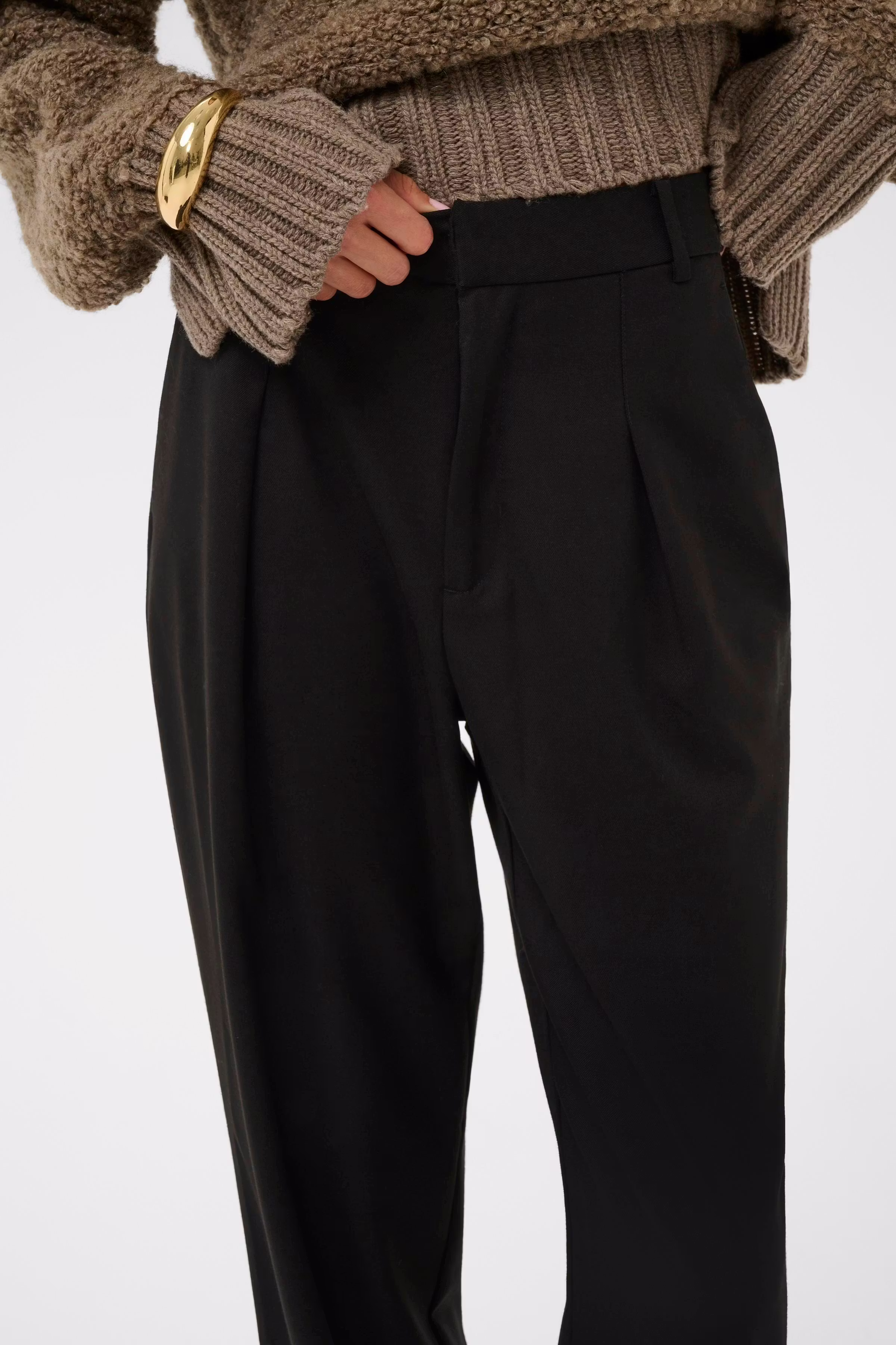 YuktaIW Trousers LOOKBOOK DETAIL 30111161-194008