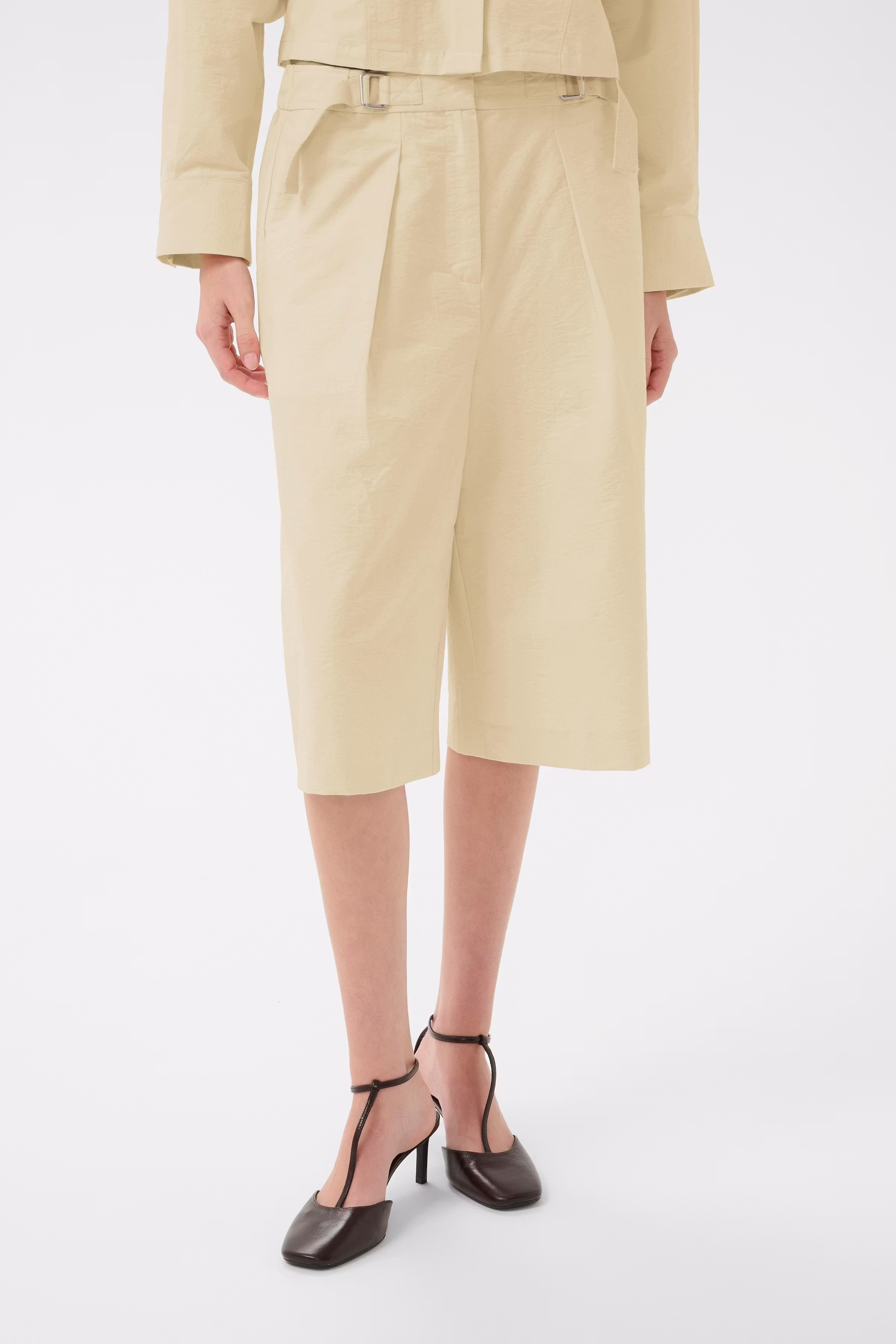 KBFalka Shorts LOOKBOOK FRONT 10105929-110103