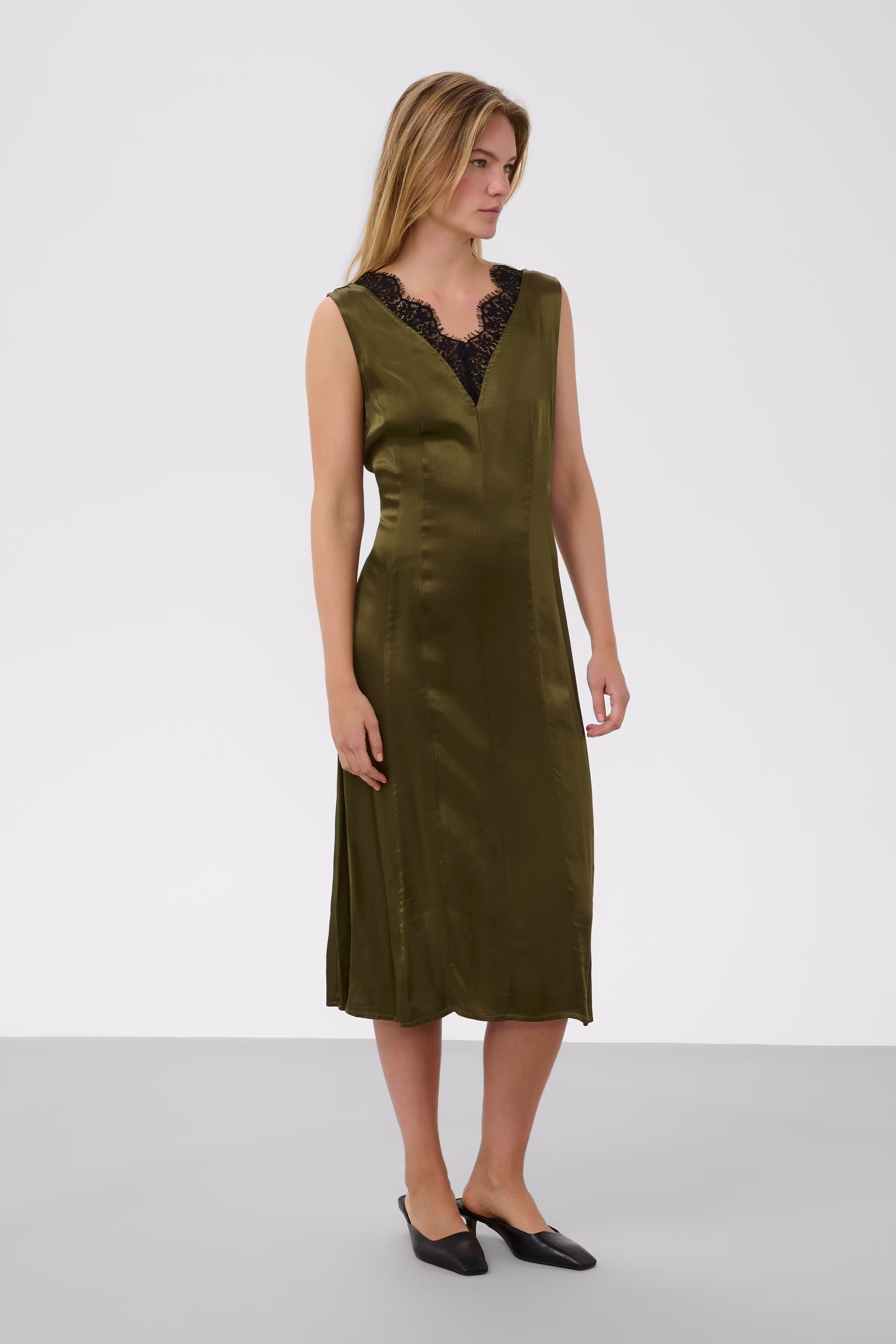 SLIrini Jurk LOOKBOOK FRONT 30409379-190618