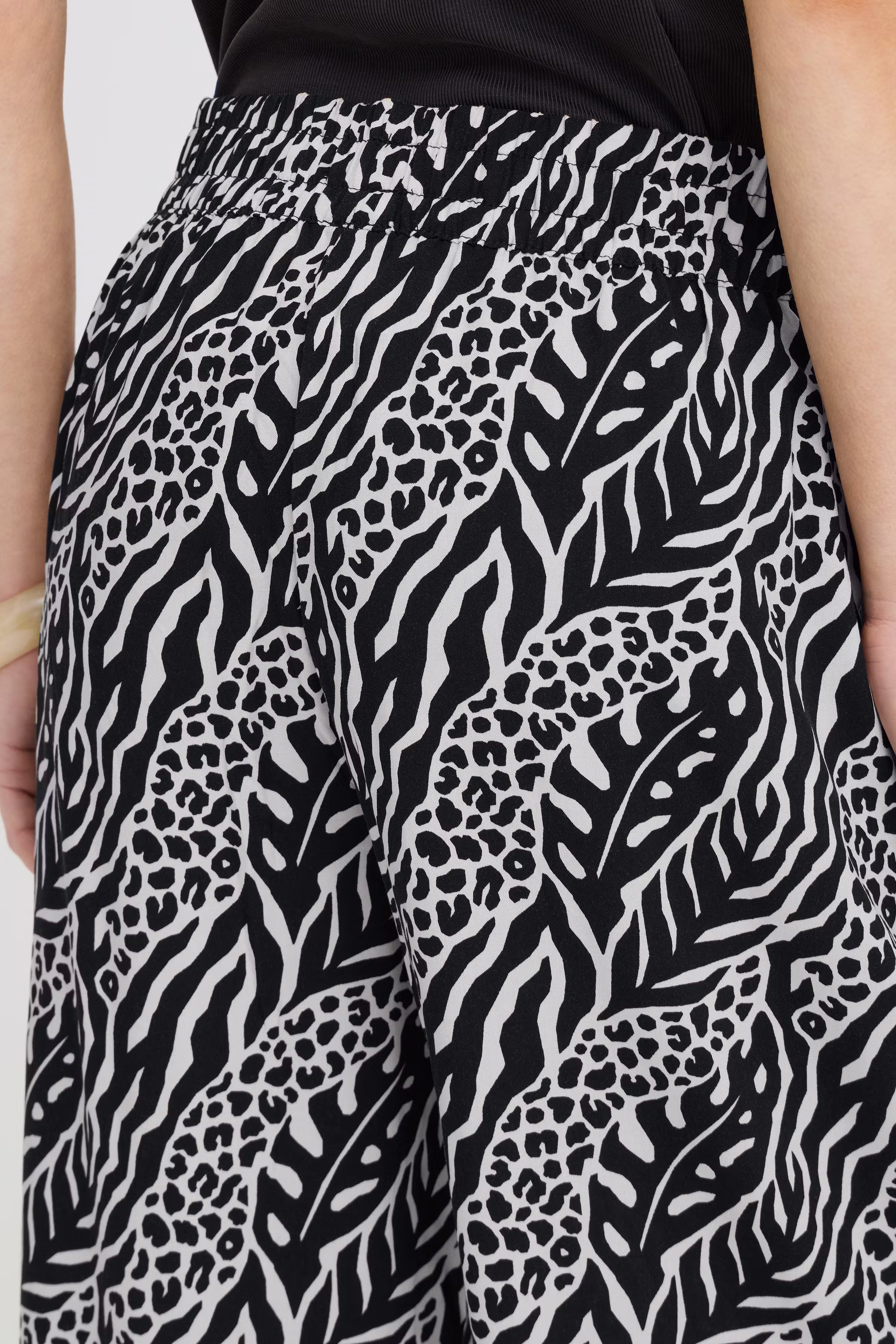 BYMMJOELLA Trousers LOOKBOOK DETAIL 20811296-900006691