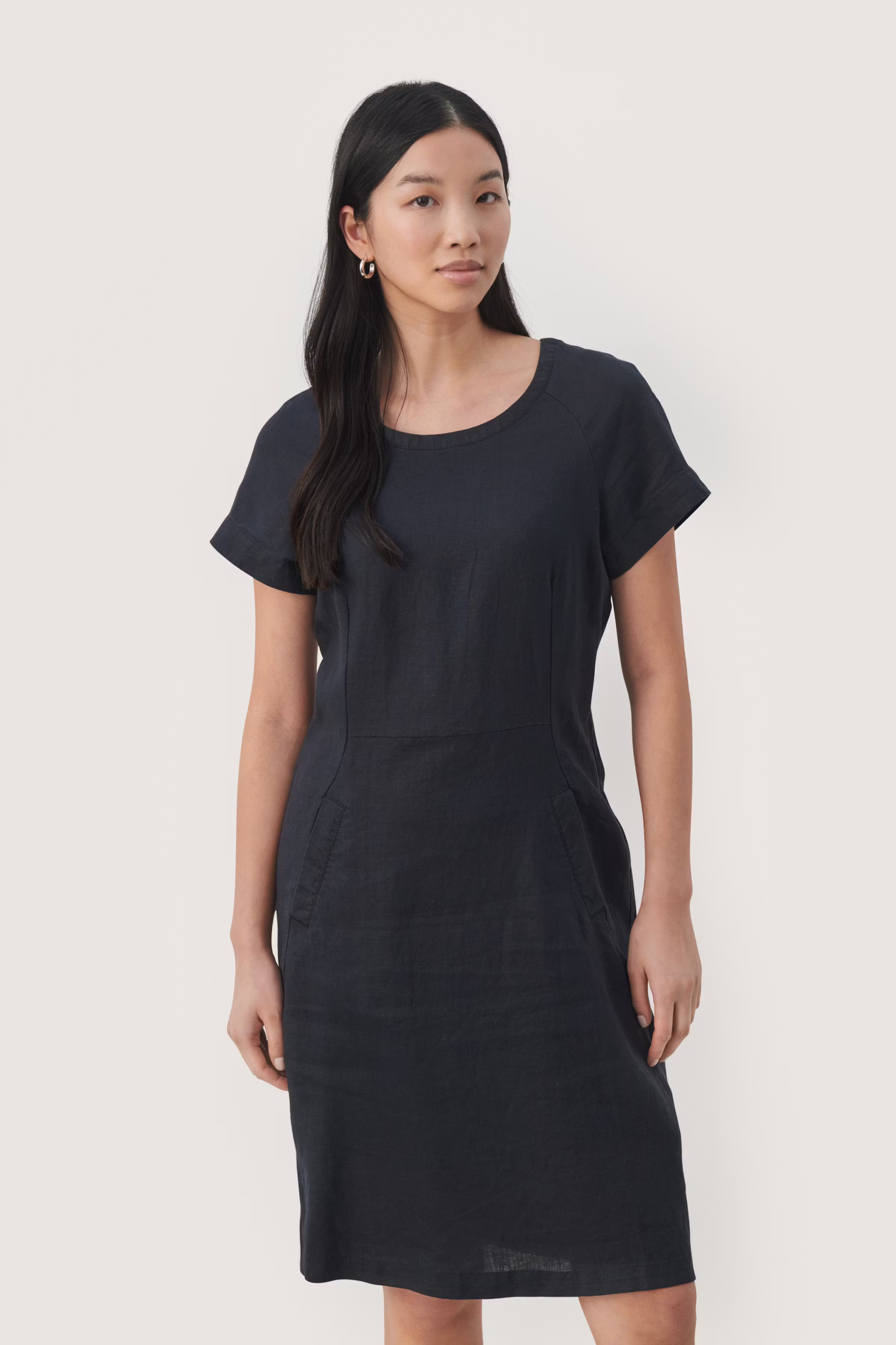 AundreasPW Kurzes Leinenkleid LOOKBOOK FRONT 30308855-194013