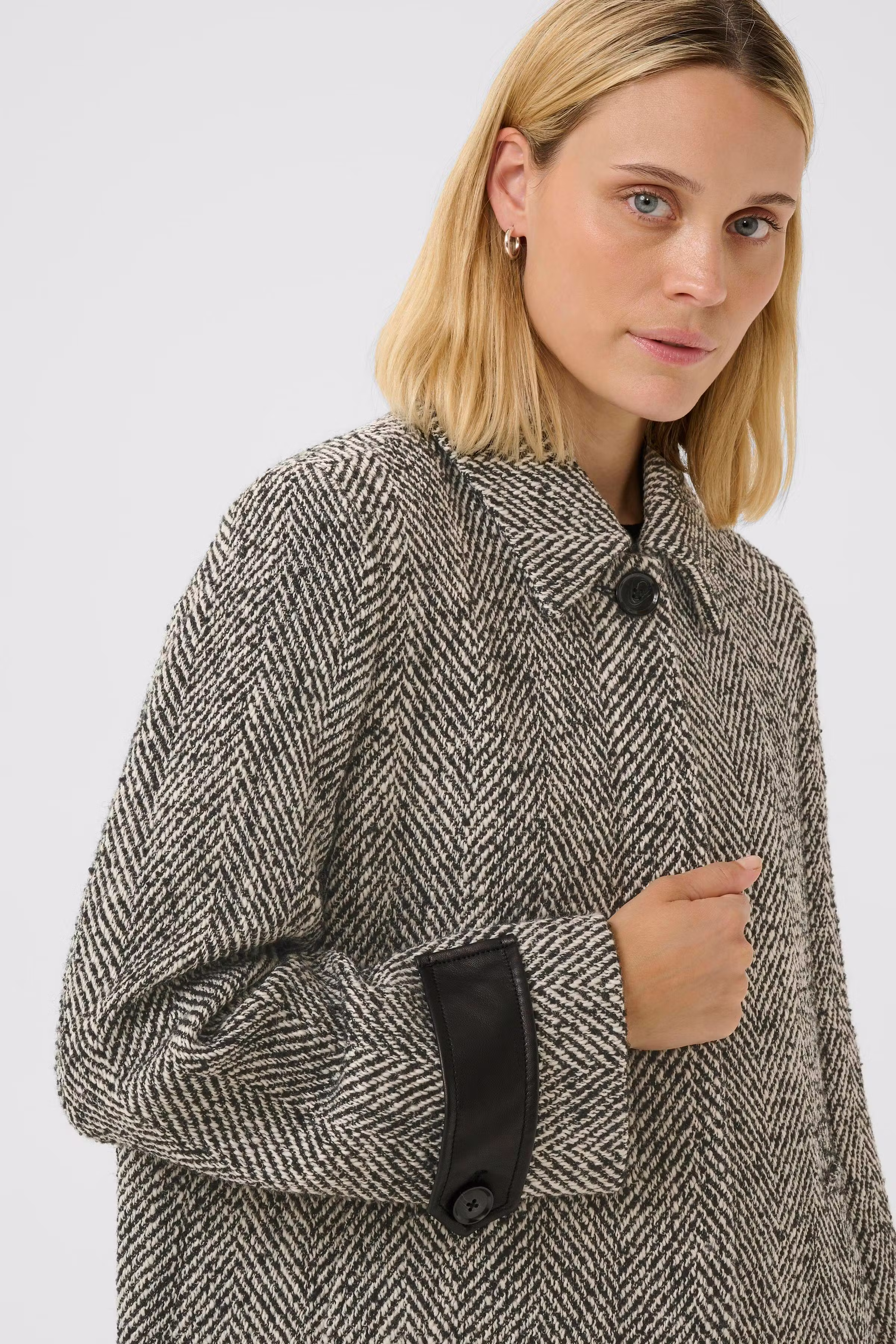 SybillePW Mantel LOOKBOOK DETAIL 30309746-303900