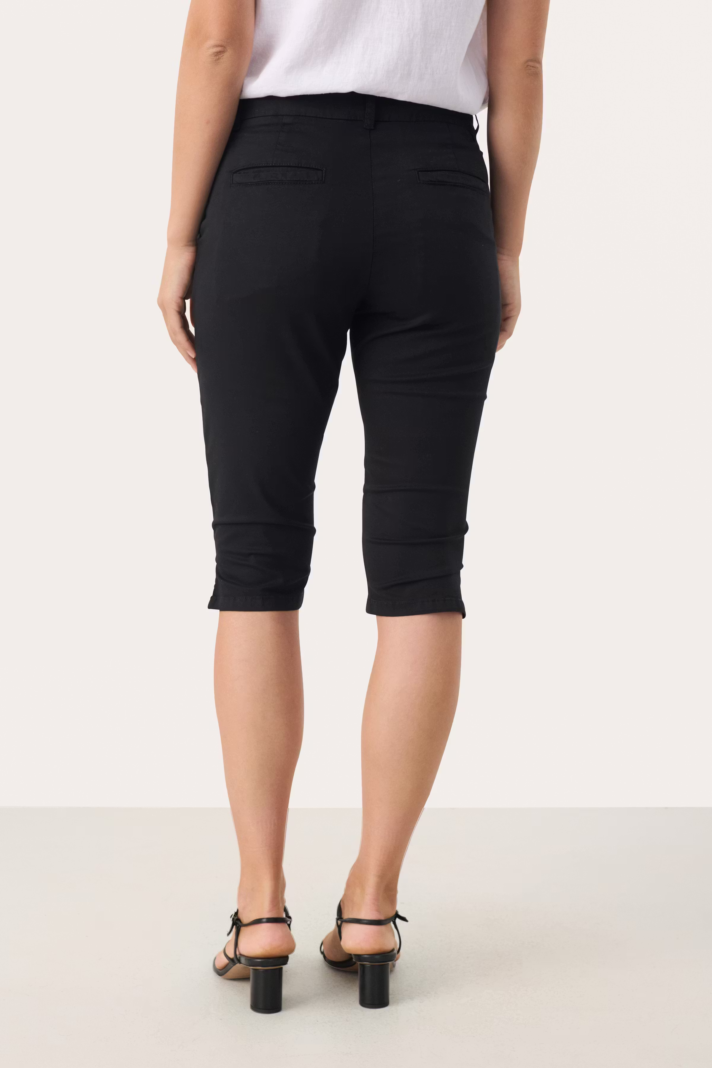 RenataPW Capri pants LOOKBOOK BACK 30309607-194008