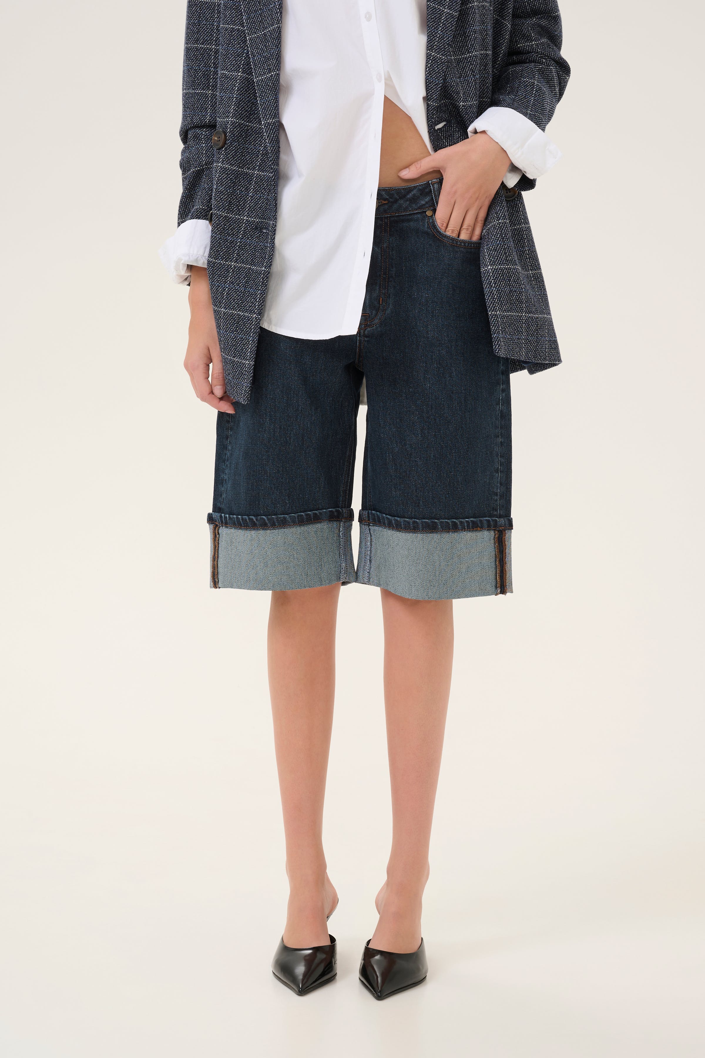 DalviMW Jorts LOOKBOOK FRONT 10705040-100067