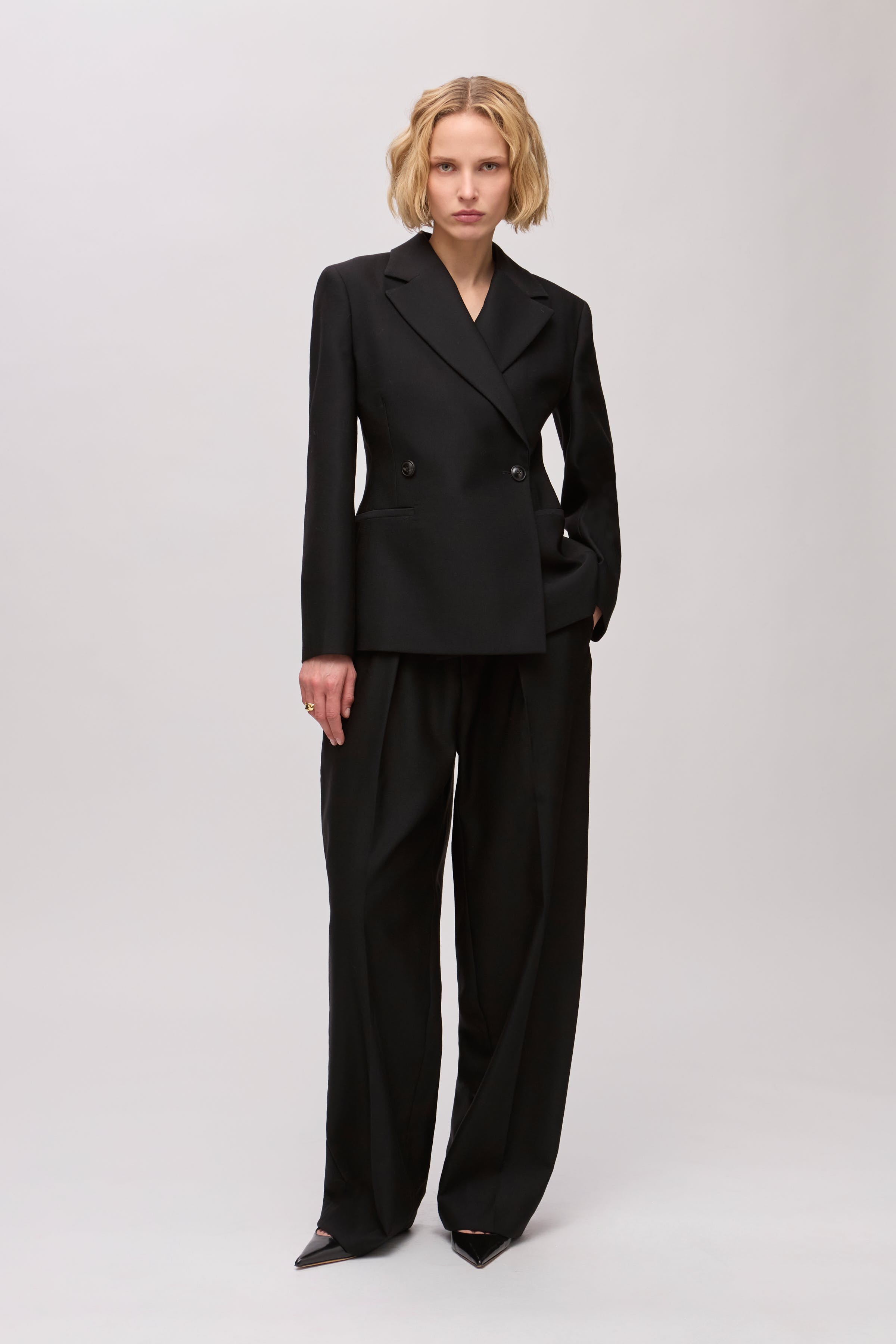 IOJolene Blazer LOOKBOOK FRONT 30600129-BK999