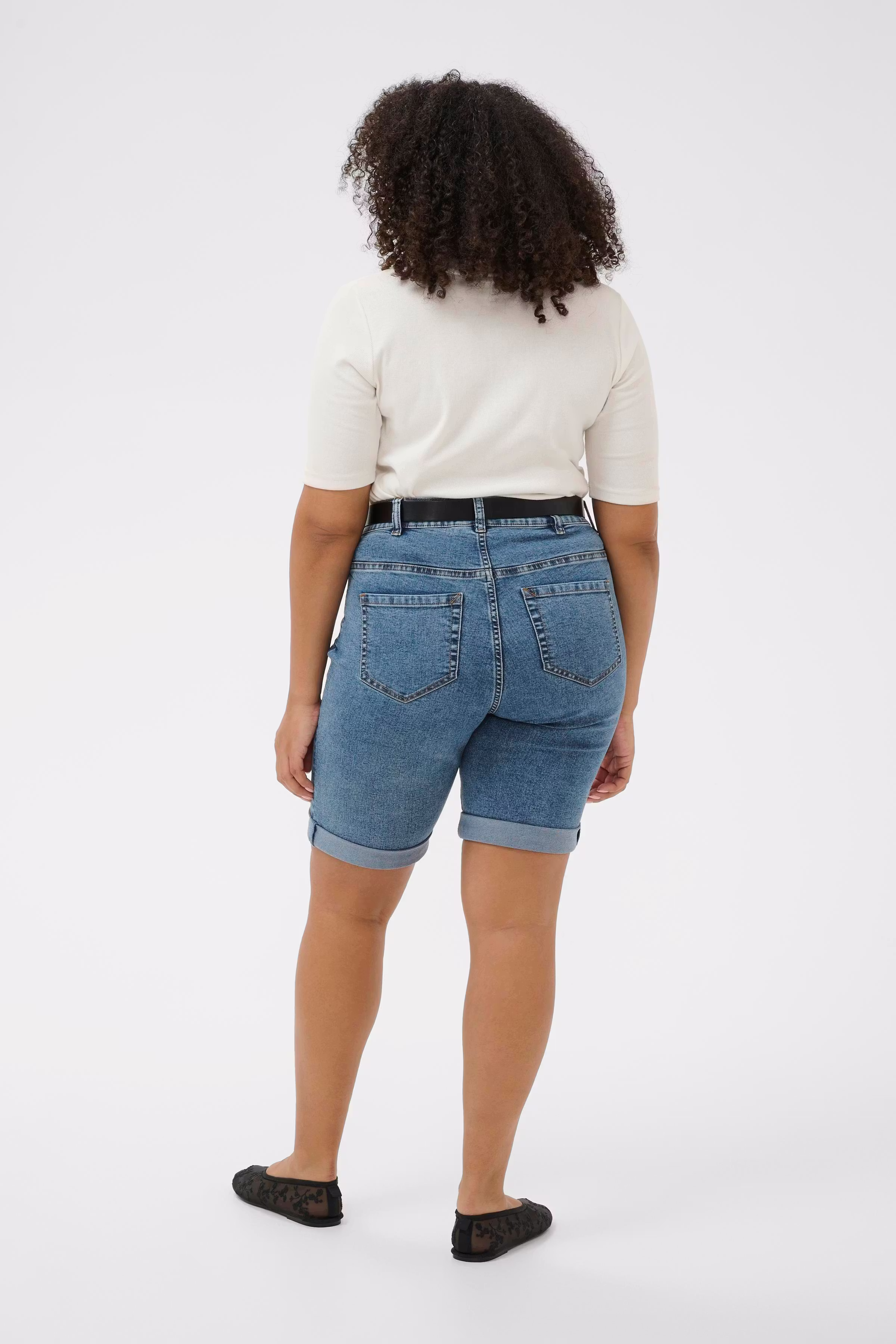 KCvilana Shorts LOOKBOOK BACK 10584086-103166