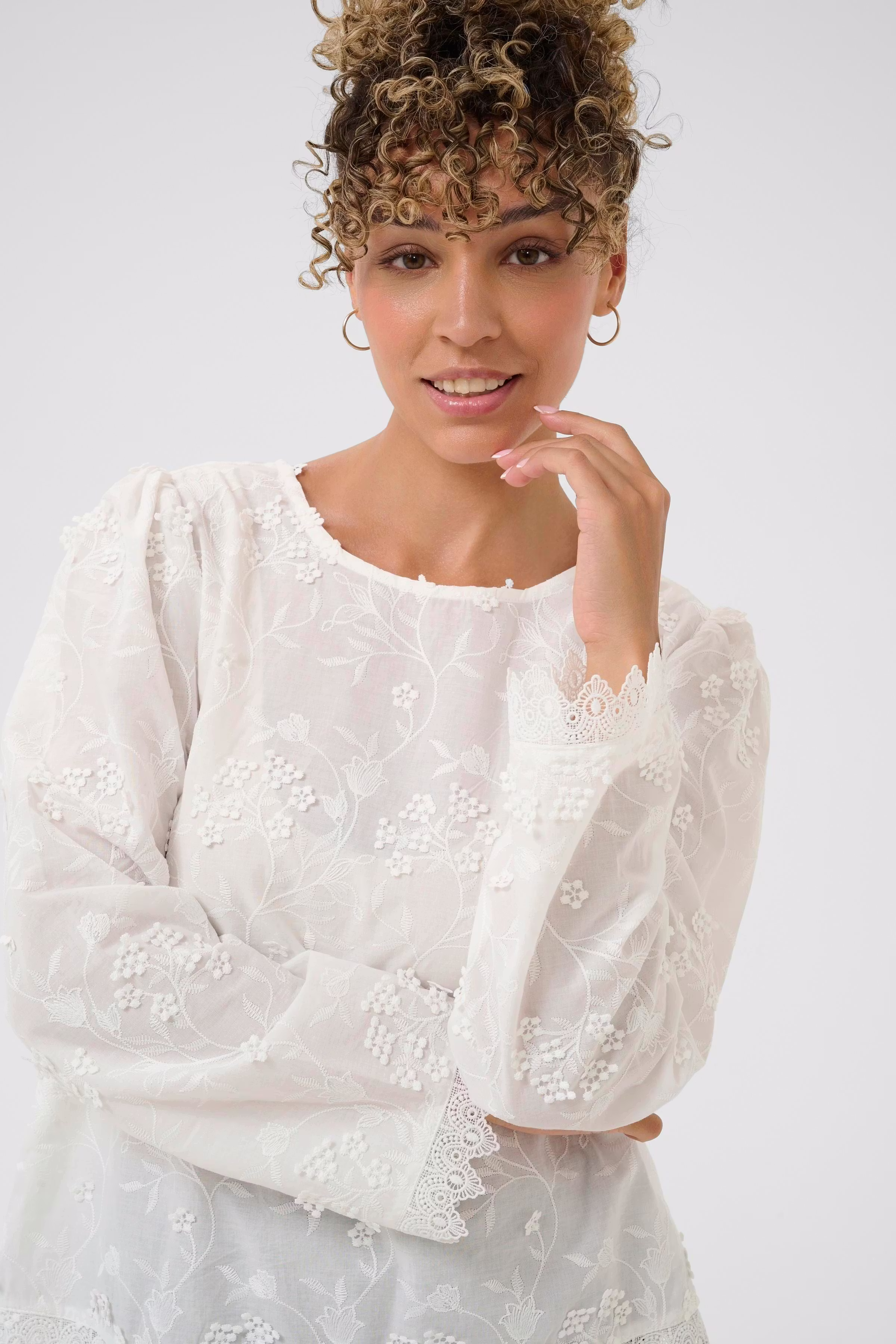 CRHilda Blouse LOOKBOOK DETAIL 10614155-110602