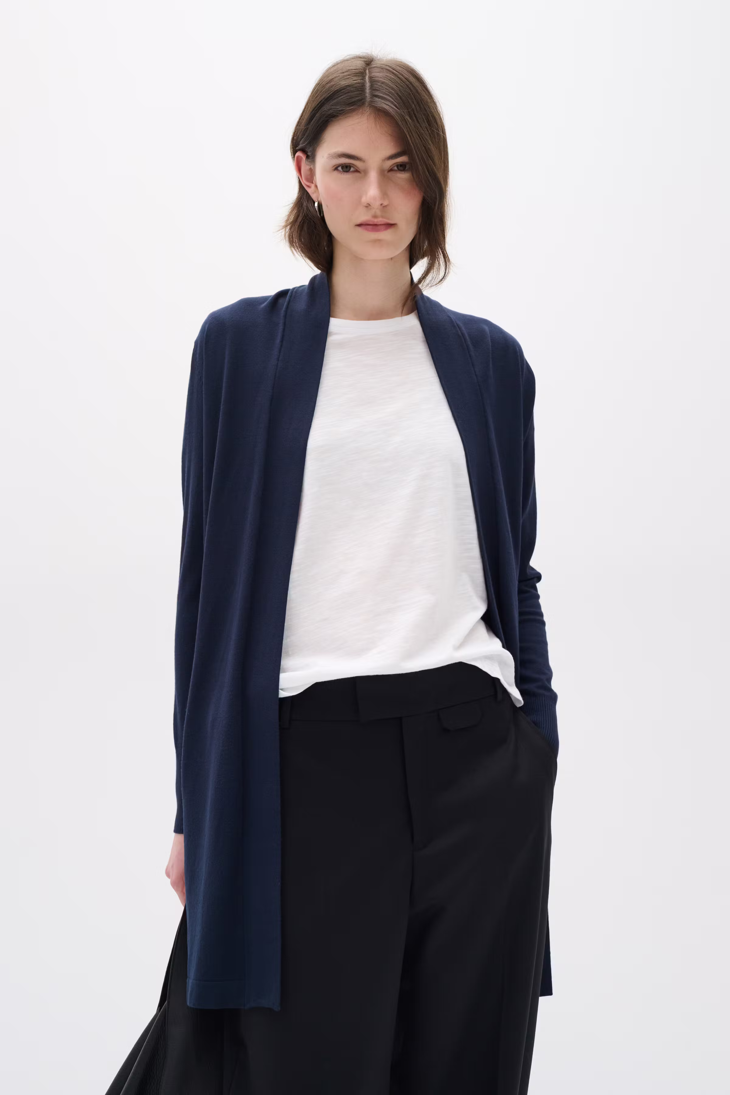 ReneeIW Cardigan LOOKBOOK FRONT 30100787-10299