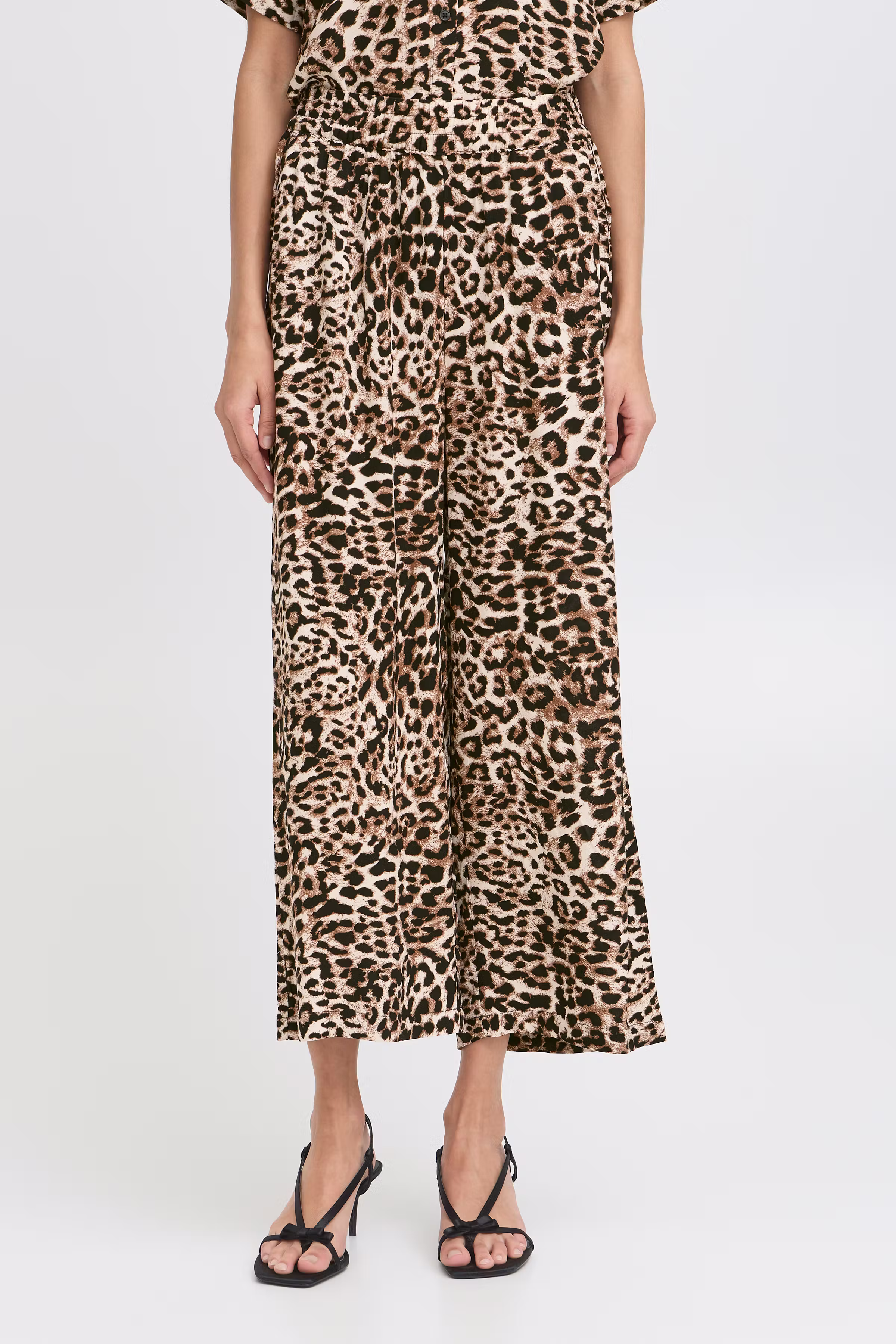 BYMMJOELLA Byxor LOOKBOOK FRONT 20811296-204522