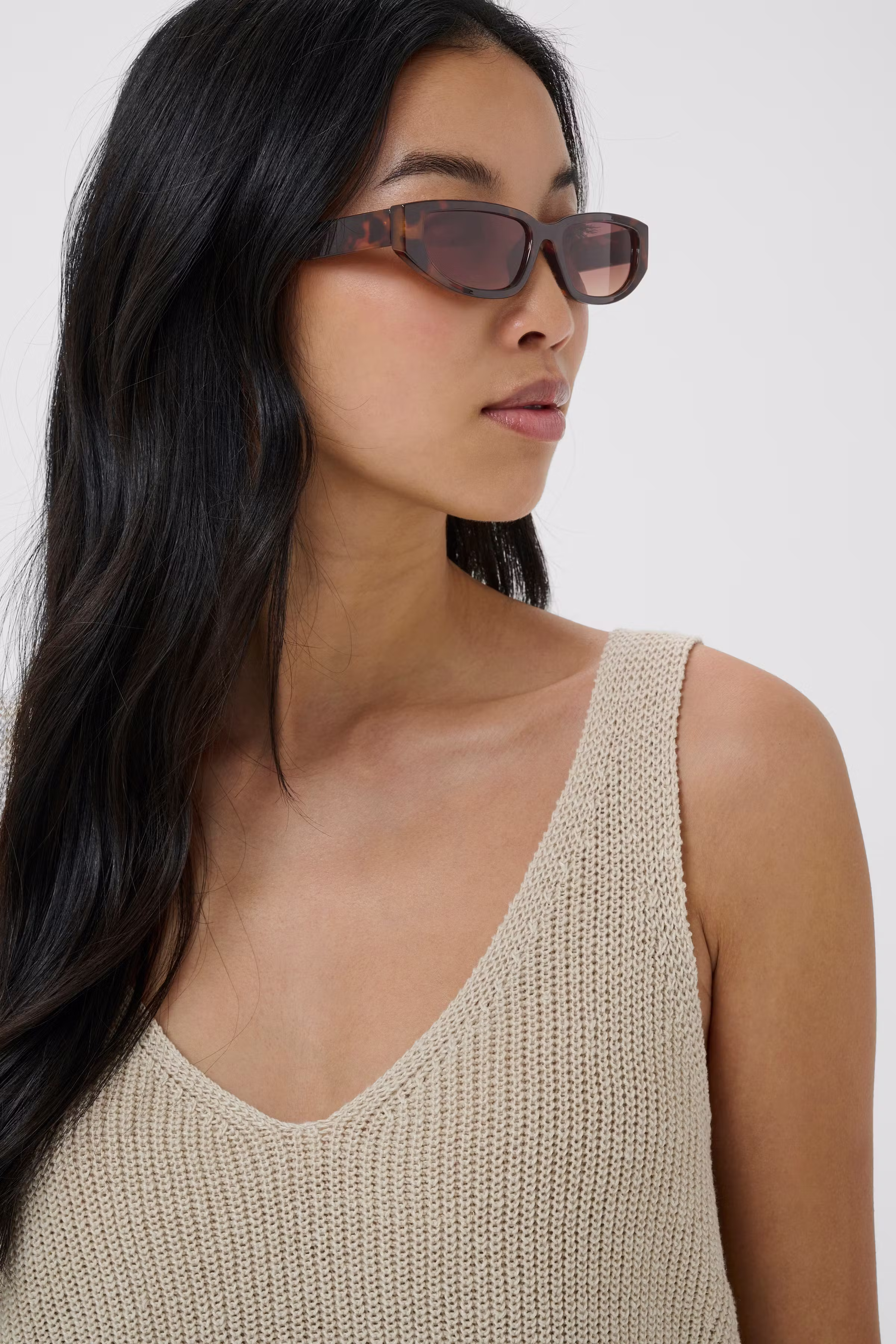 BeccaPW Sunglasses LOOKBOOK DETAIL 30310609-305009