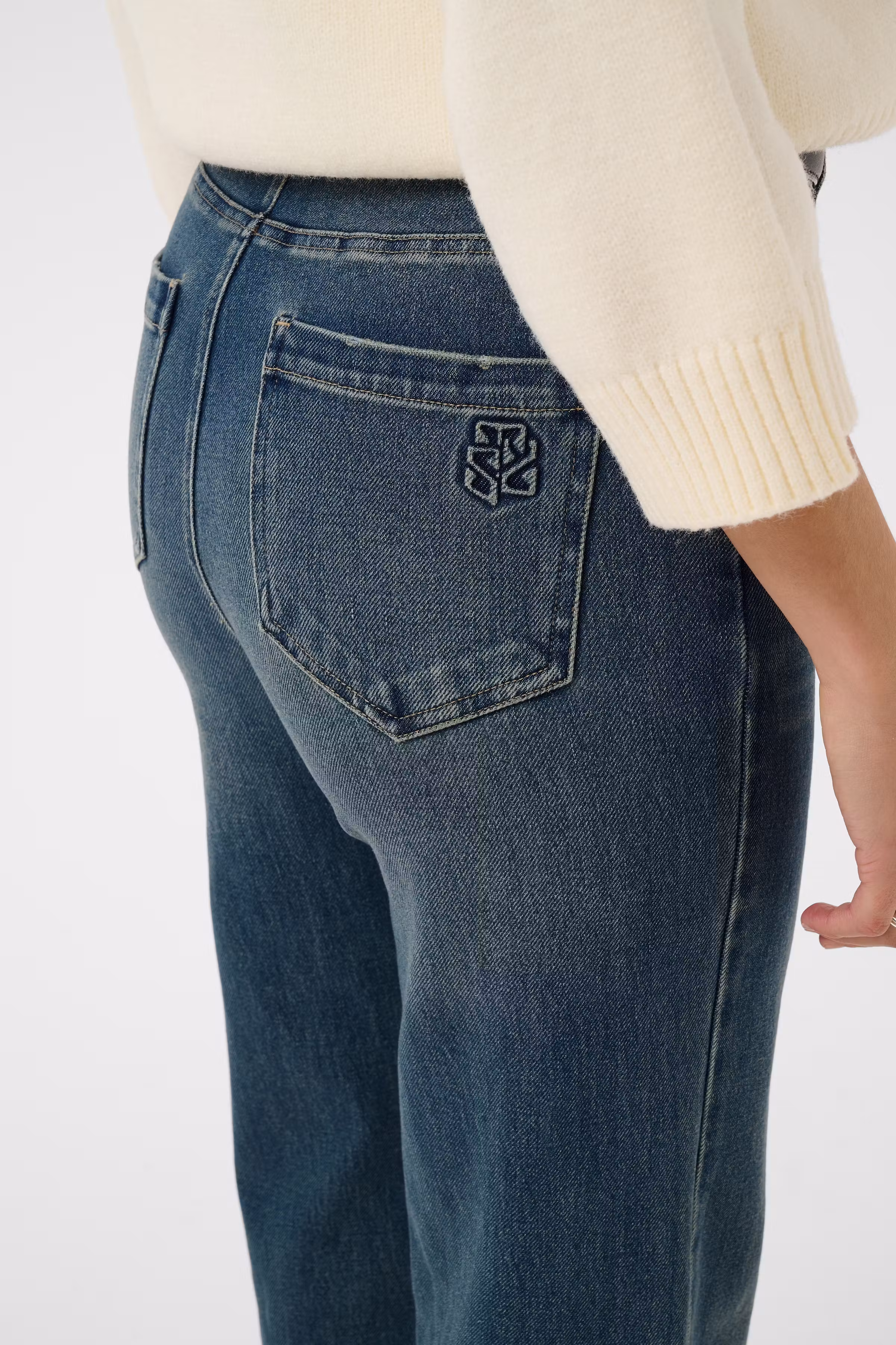 UgiaSZ Jeans LOOKBOOK DETAIL 30515571-600104