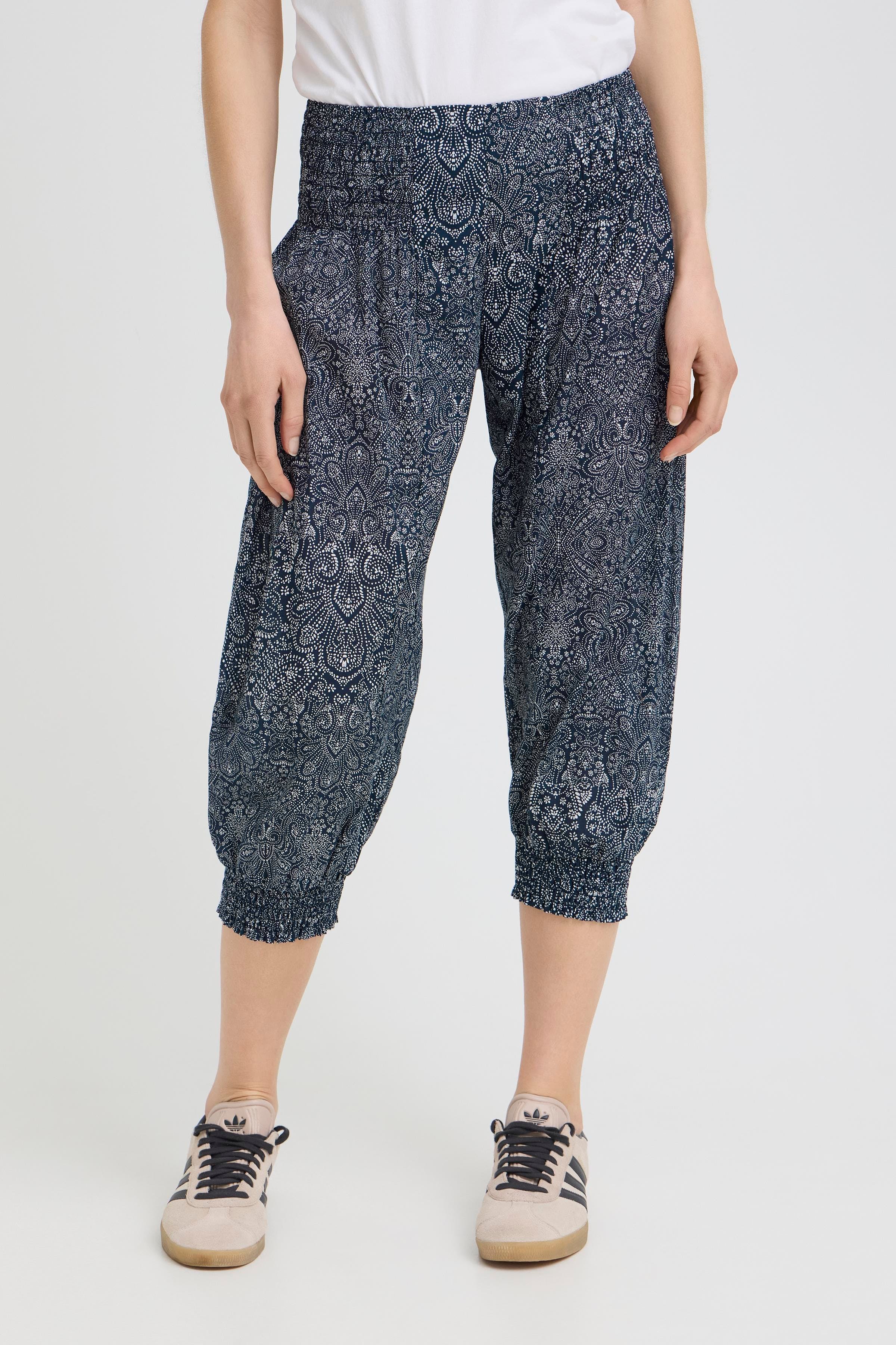 PZJILL Wide Capri Broek LOOKBOOK FRONT 50200339-200262