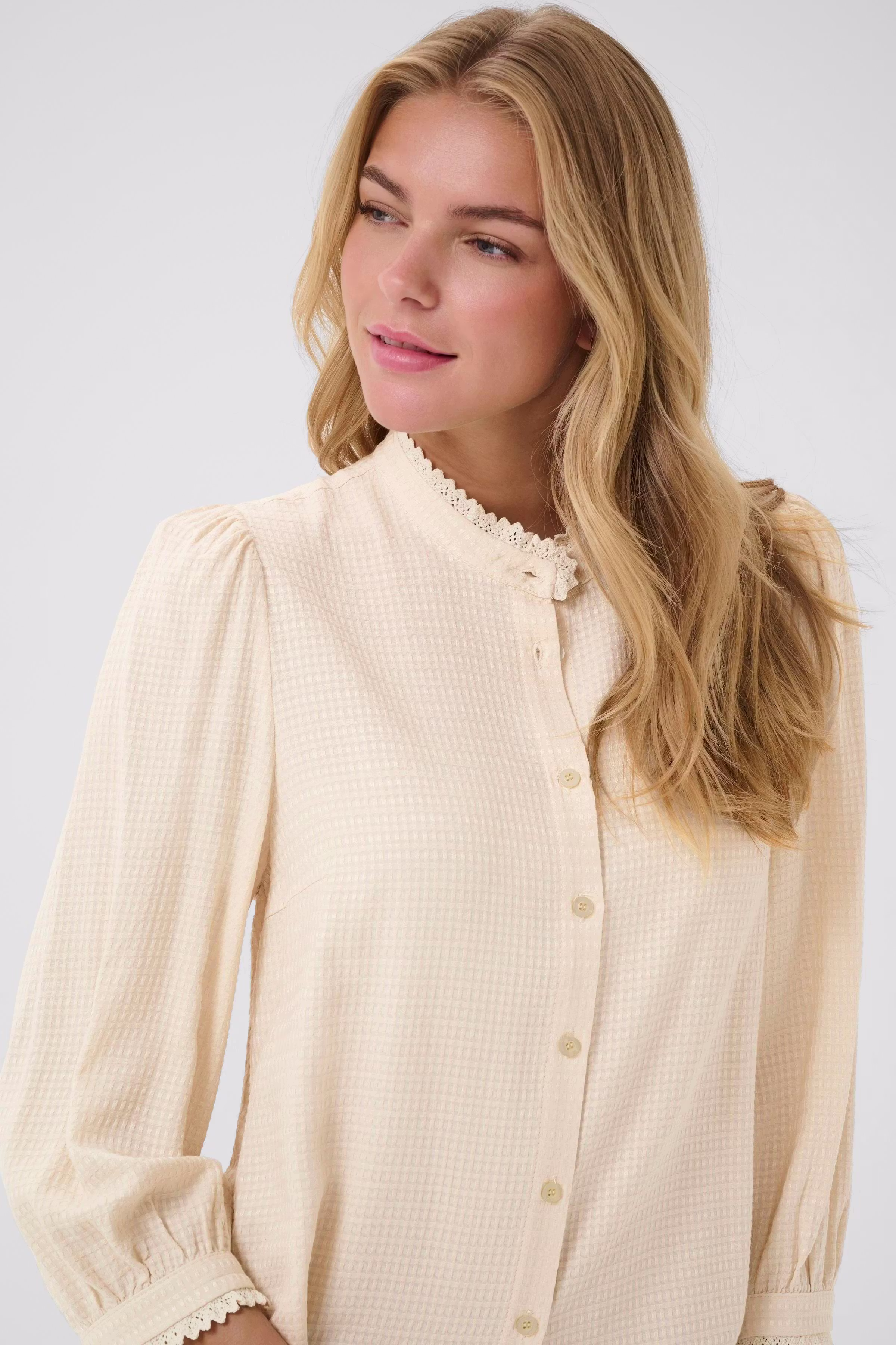 CRNella Shirt LOOKBOOK DETAIL 10614173-130905