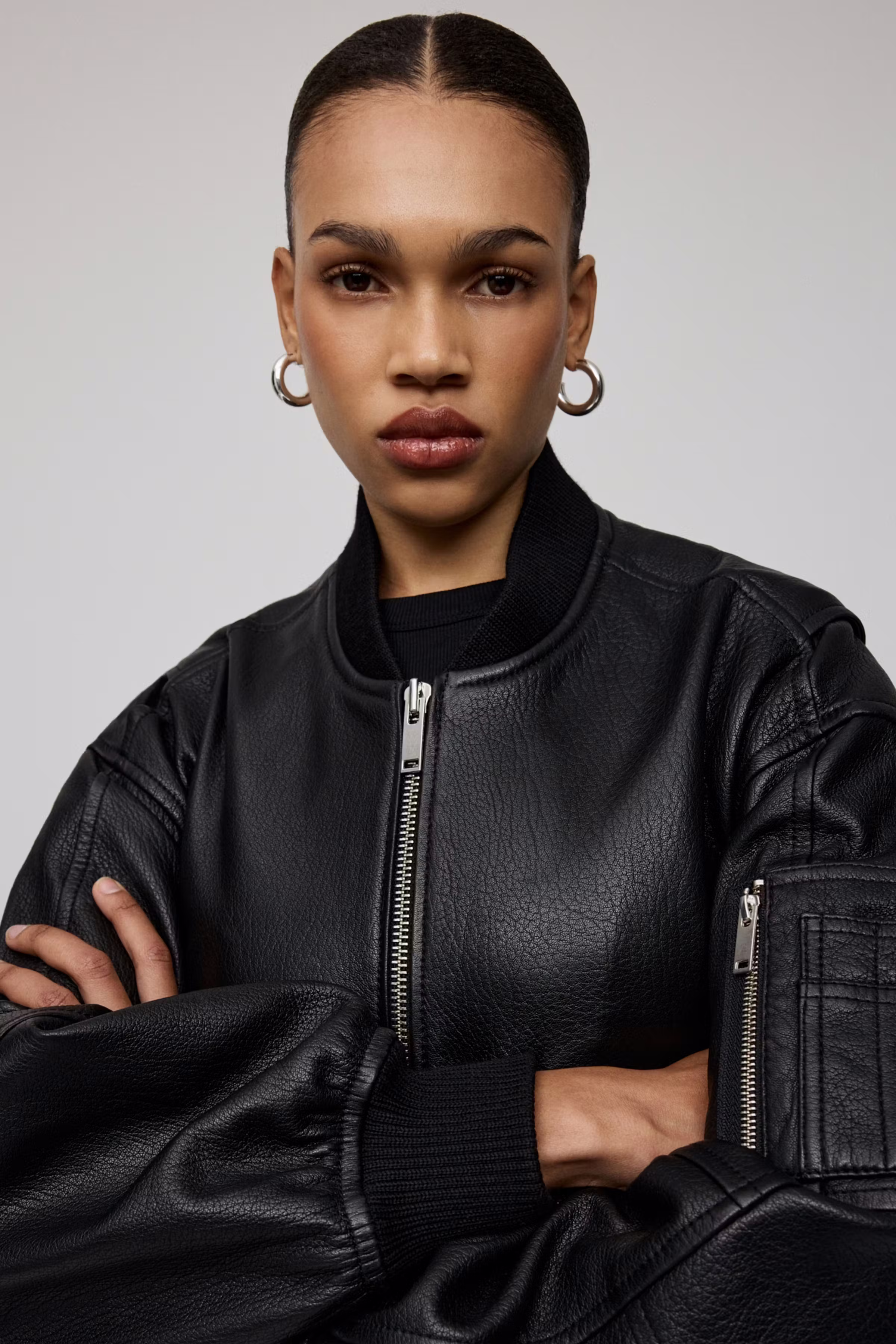 LARA JACKE LOOKBOOK FRONT 30600687-BK999