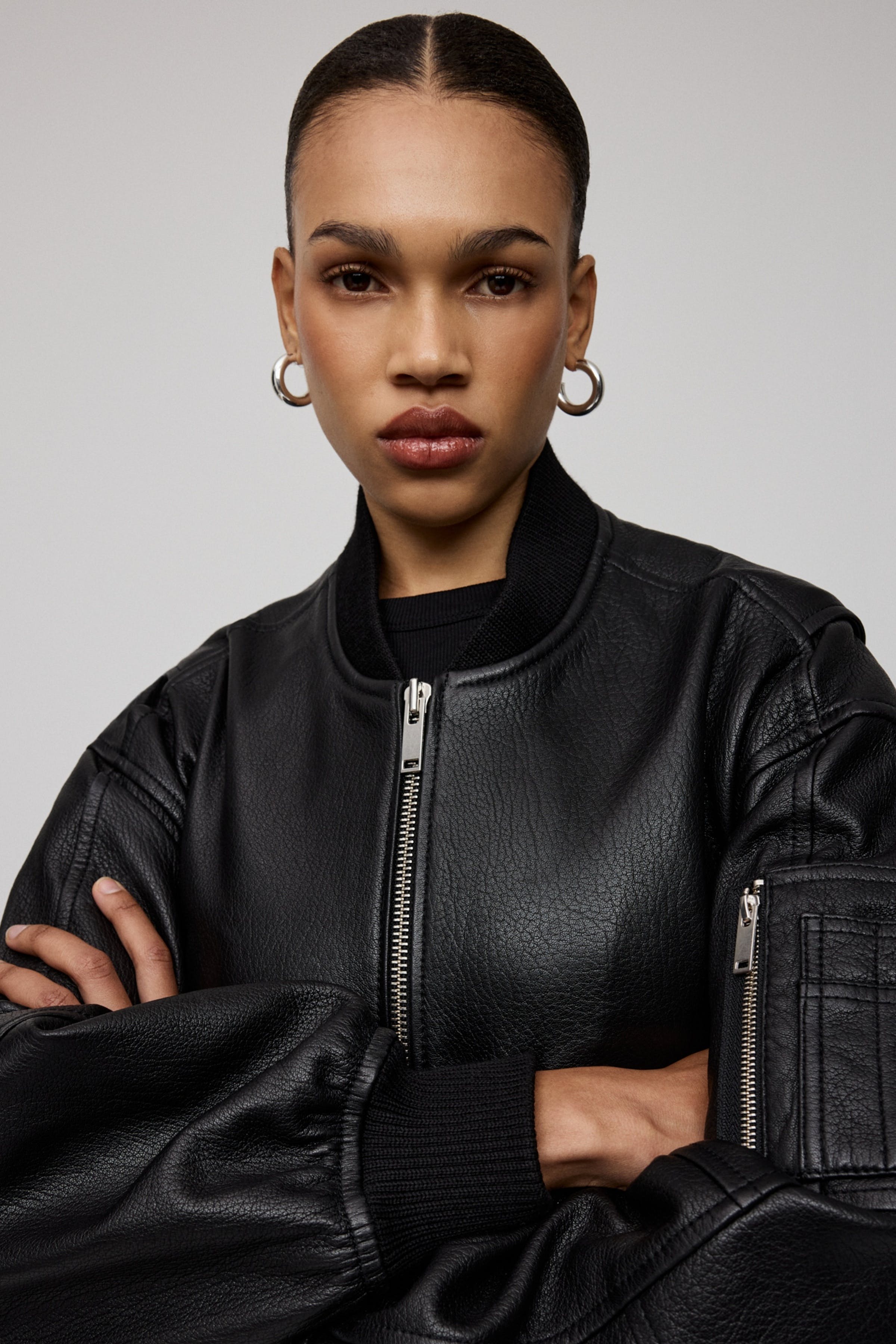 LARA JACKE LOOKBOOK FRONT 30600687-BK999