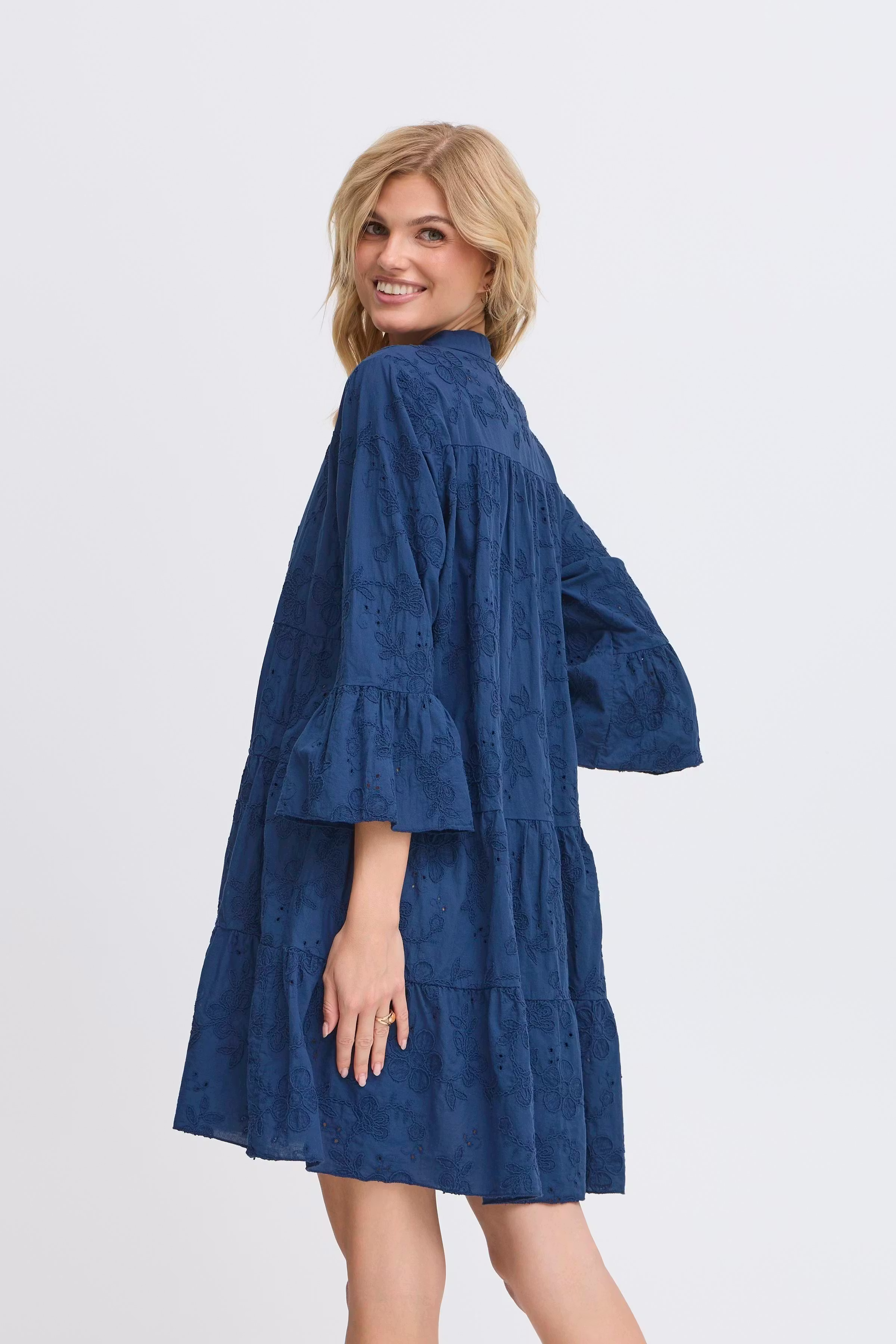 SBLUCKY Kjole LOOKBOOK BACK 22100982-193923