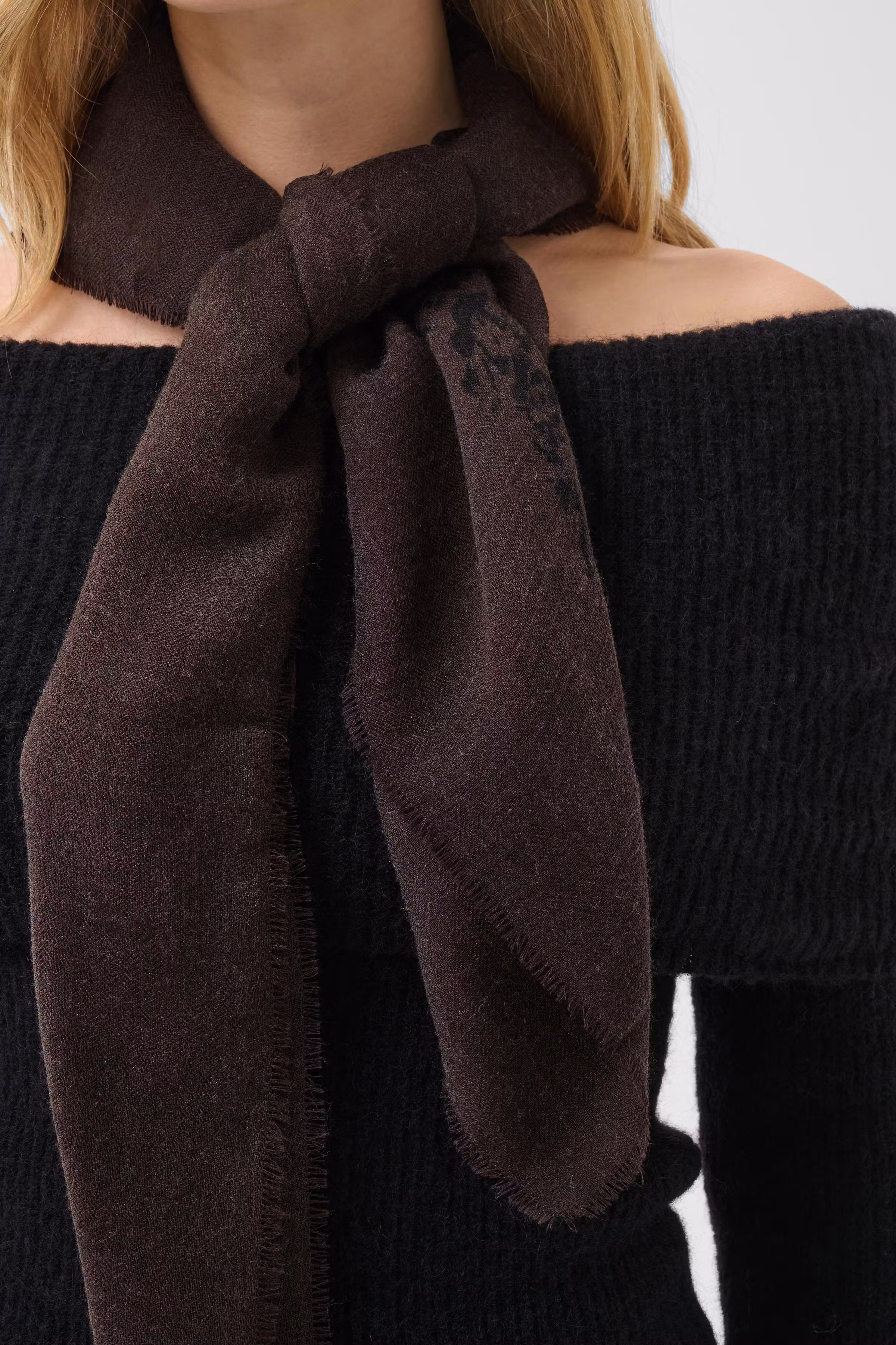 CelestaPW Scarf LOOKBOOK DETAIL 30310875-305460