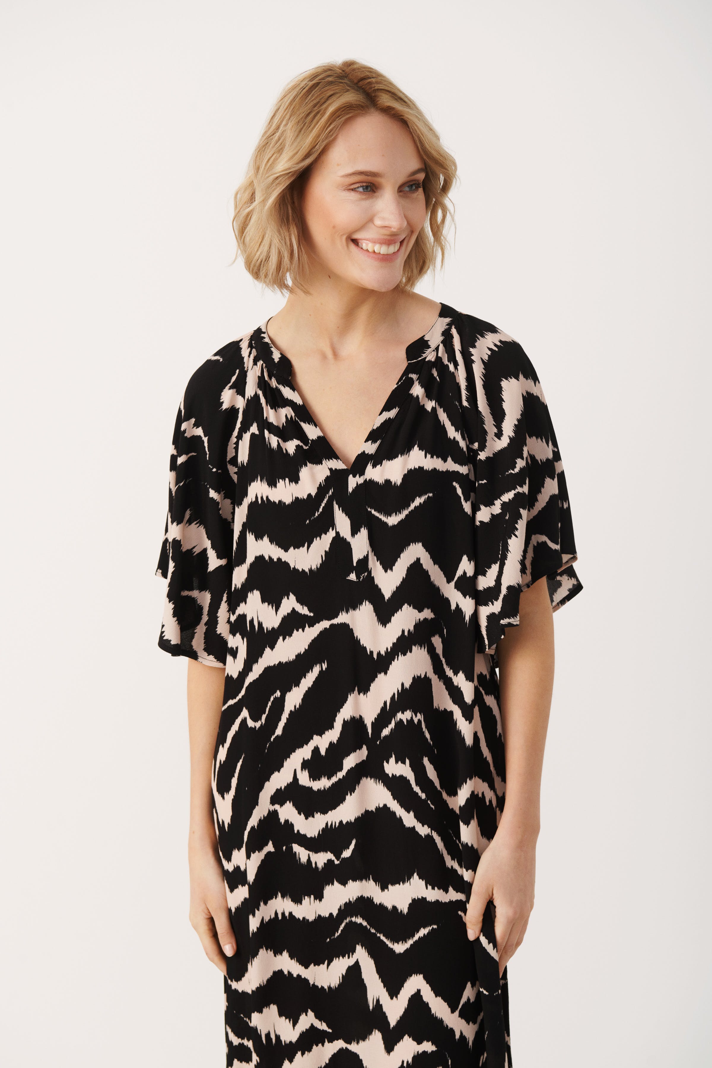 OtheniaPW Kjole LOOKBOOK FRONT 30306981-301431