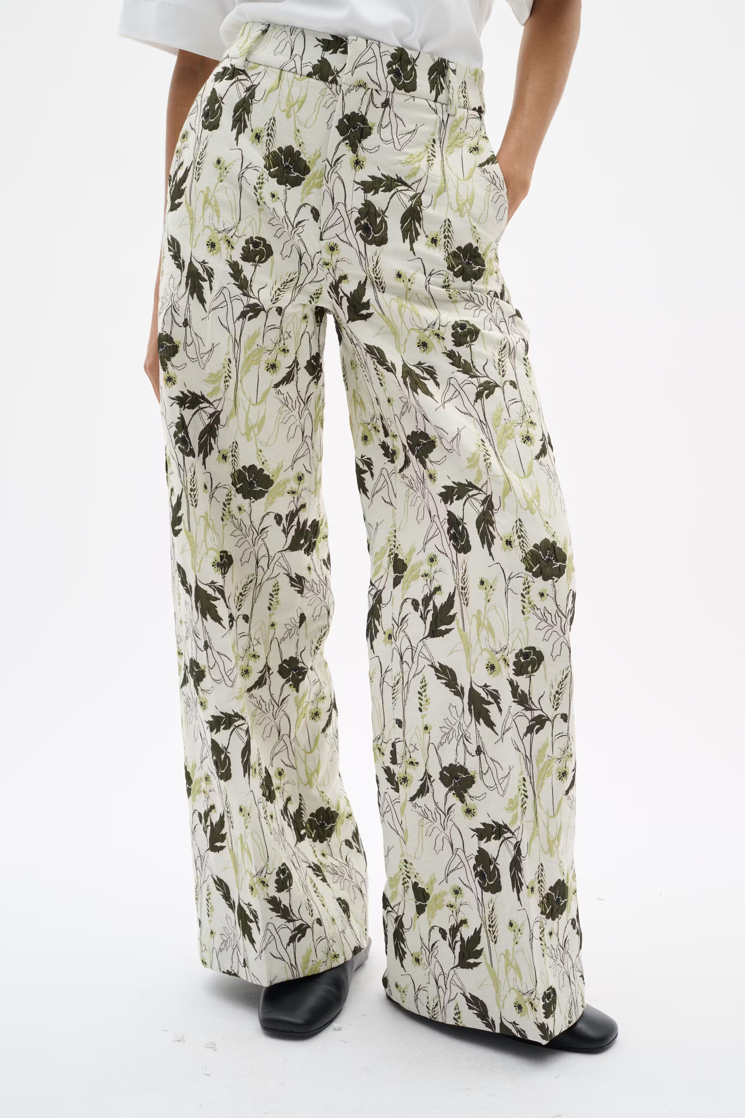 CECILYIW Hose LOOKBOOK FRONT 30112370-900006789