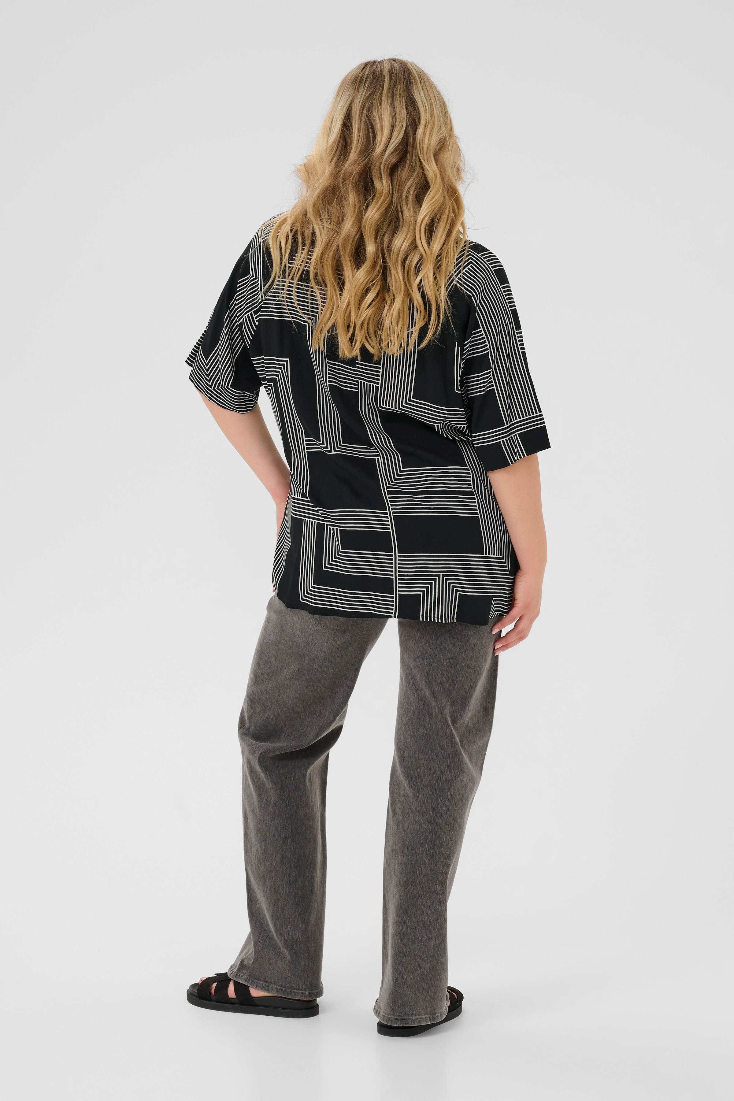 KCdonna Shirt LOOKBOOK BACK 10583423-107704