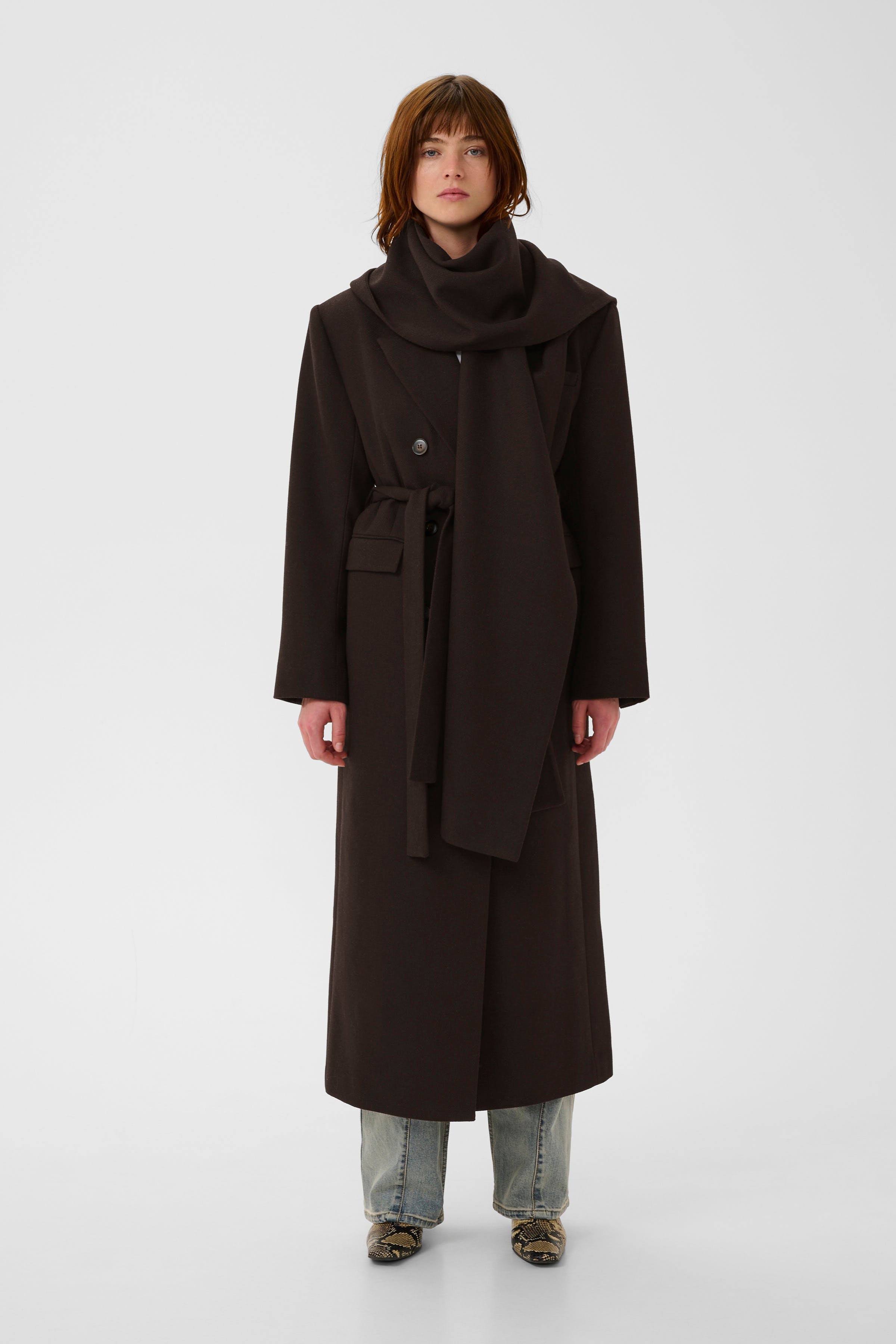 GZvenja Lang frakke LOOKBOOK FRONT 10911300-191018