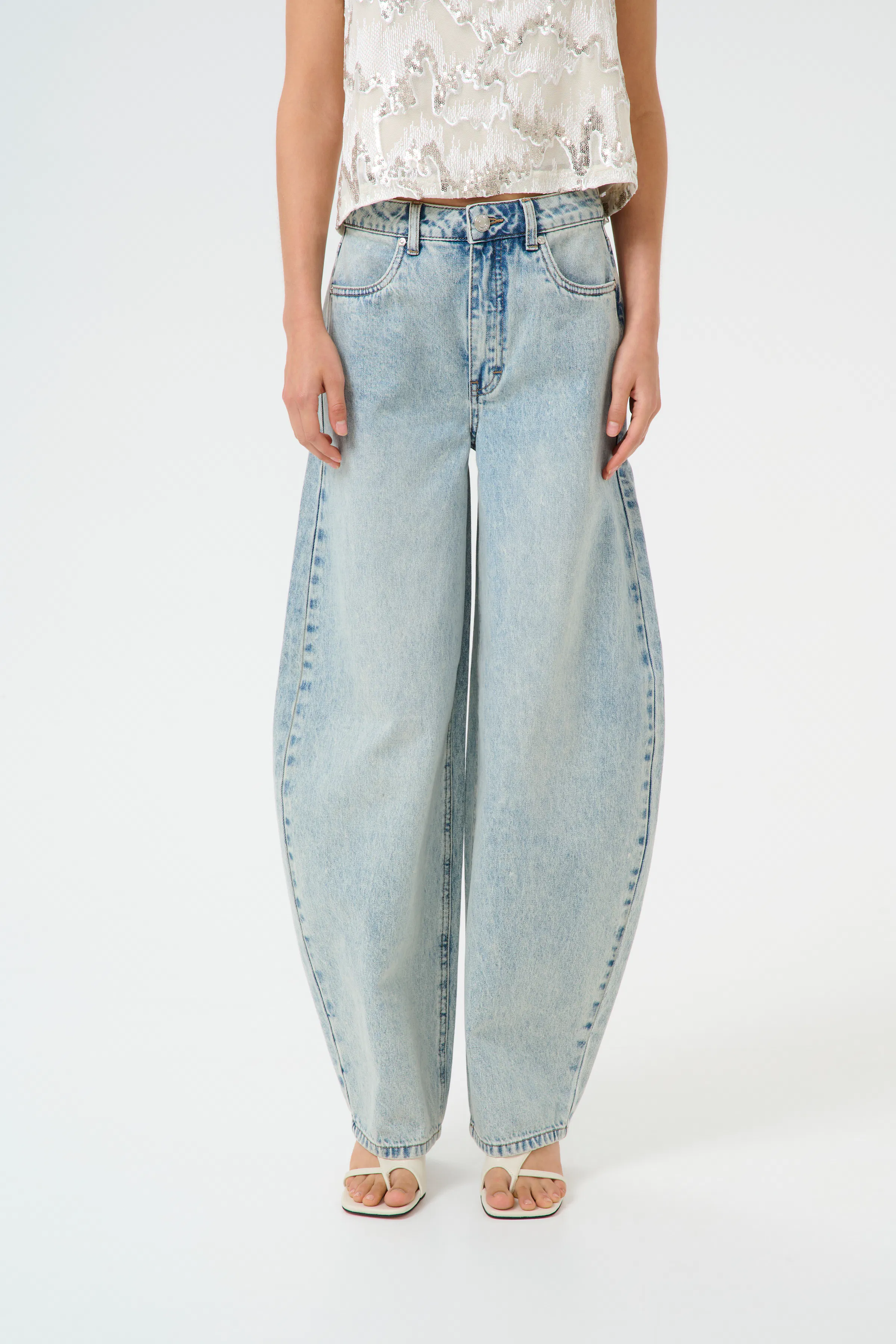 GZasher Barrel Jeans LOOKBOOK FRONT 10910182-107575