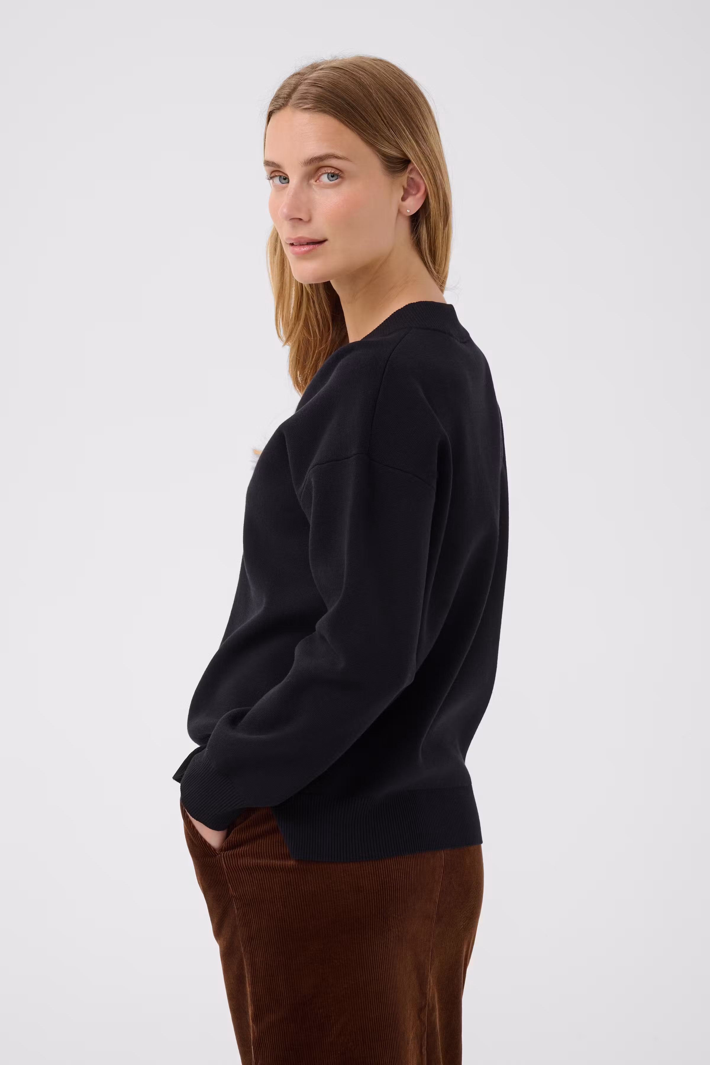 ChantallyPW Pullover LOOKBOOK BACK 30310916-194008