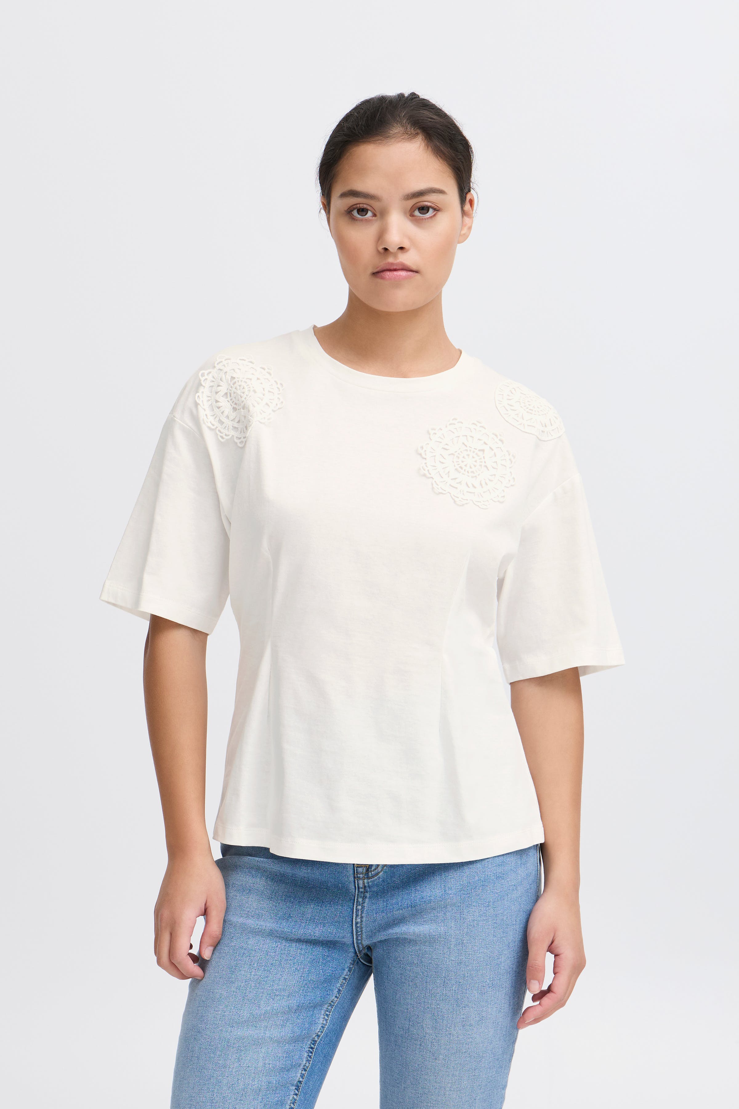 IHNABIA T-shirt LOOKBOOK FRONT 20122706-114201